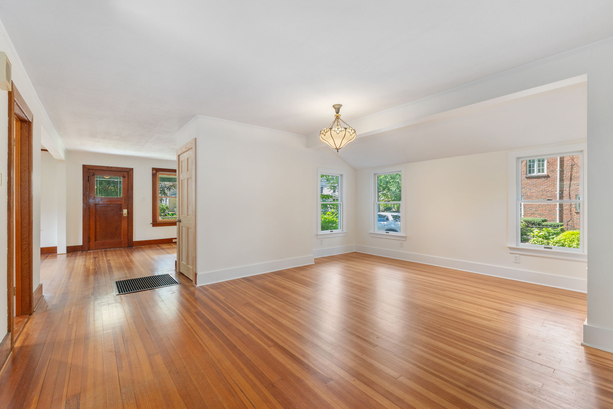  6 Pinewood Avenue, Saratoga Springs, NY, 12866 - 物件實景