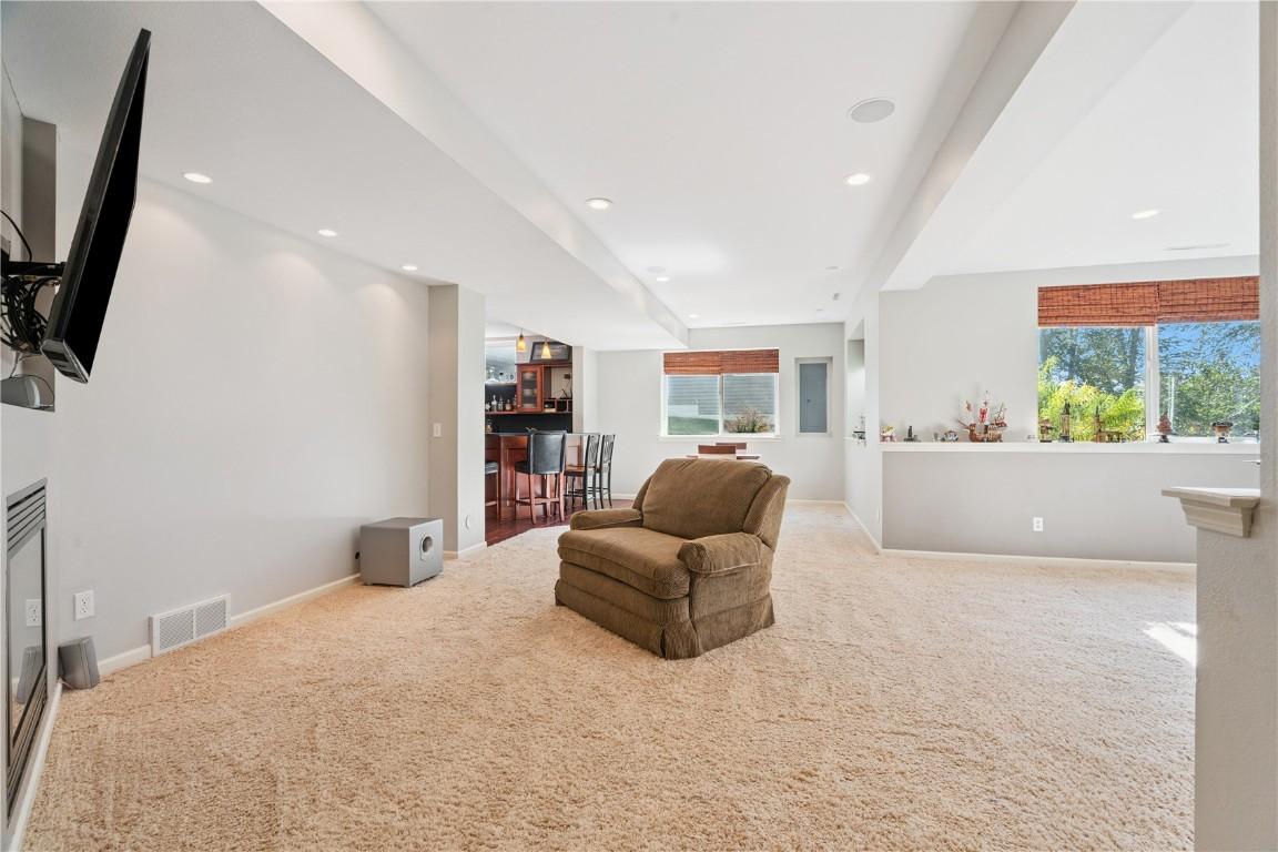 Marion, Iowa, 52302, United States, 5 Bedrooms Bedrooms, ,4 BathroomsBathrooms,Residential,For Sale,1984063