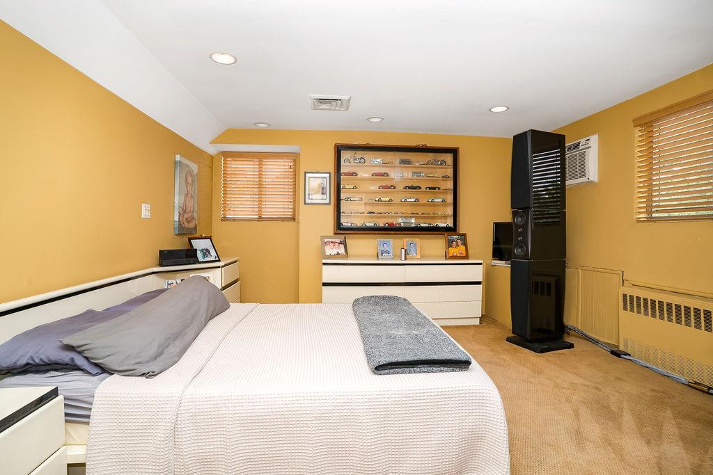Oceanside, New York, 11572, United States, 3 Bedrooms Bedrooms, ,3 BathroomsBathrooms,Residential,For Sale,1908521
