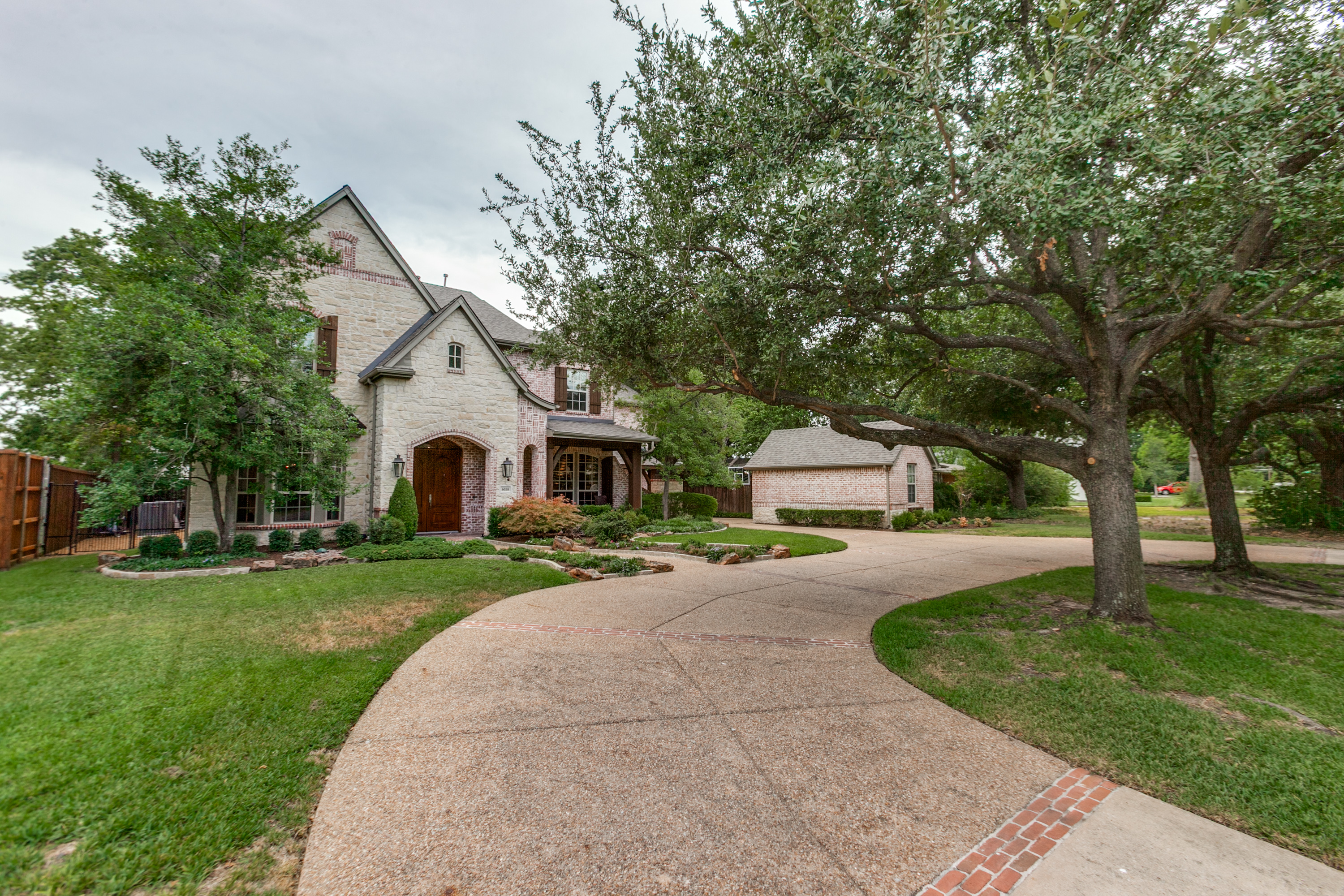  Preston Hollow 5-Bedroom Home with Pool, 2 Offices, and First-Floor Primary - 物件實景