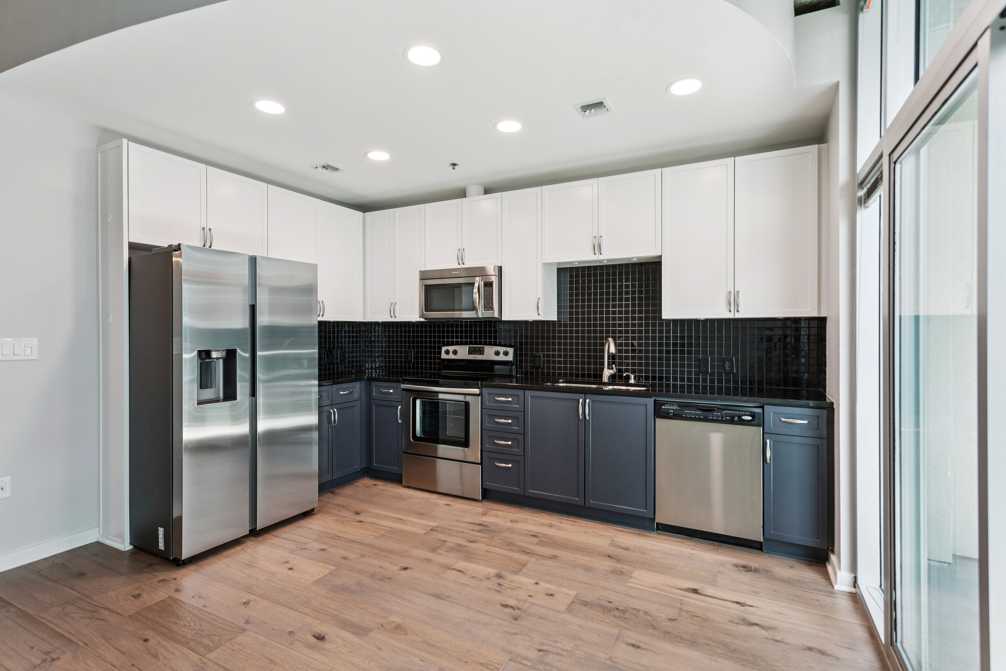  Updated Midtown Condo with Floor-To-Ceiling Windows - 物件實景
