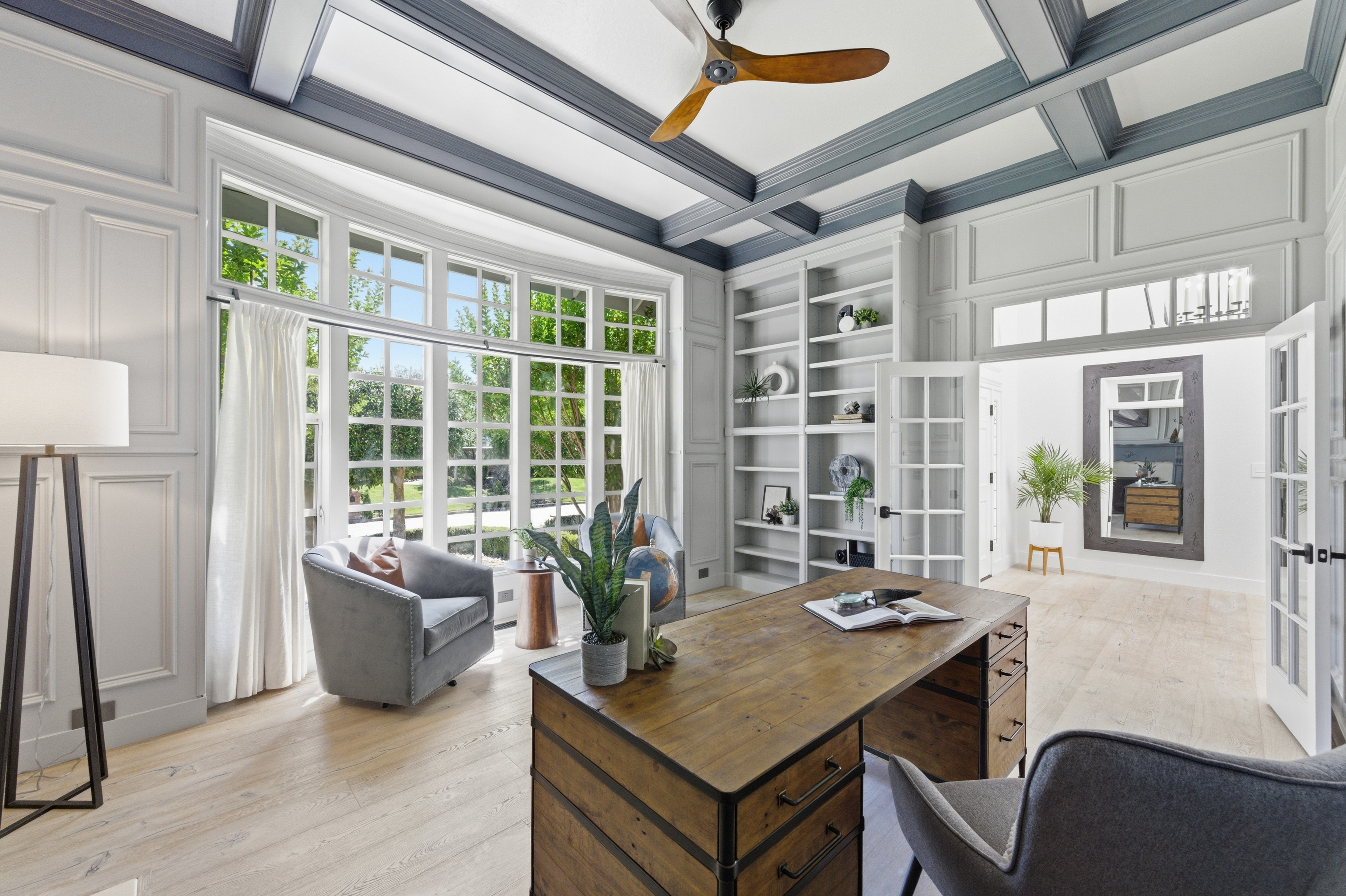  Timeless Transitional Estate with Resort-Style Backyard - 物件實景