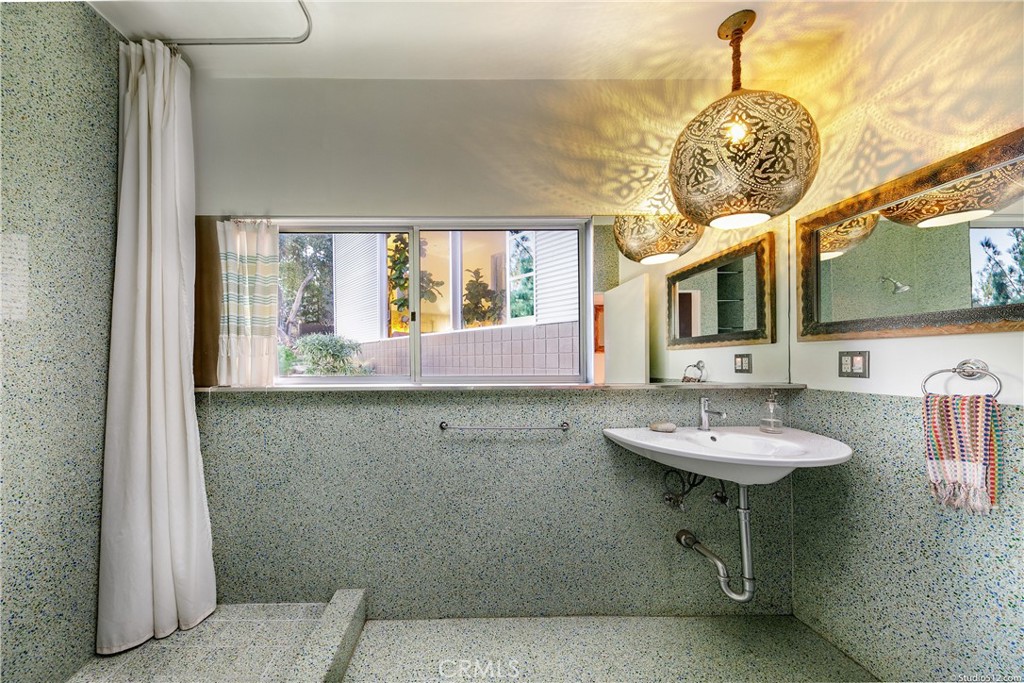 Escondido, California, 92025, United States, 4 Bedrooms Bedrooms, ,3 BathroomsBathrooms,Residential,For Sale,1994809