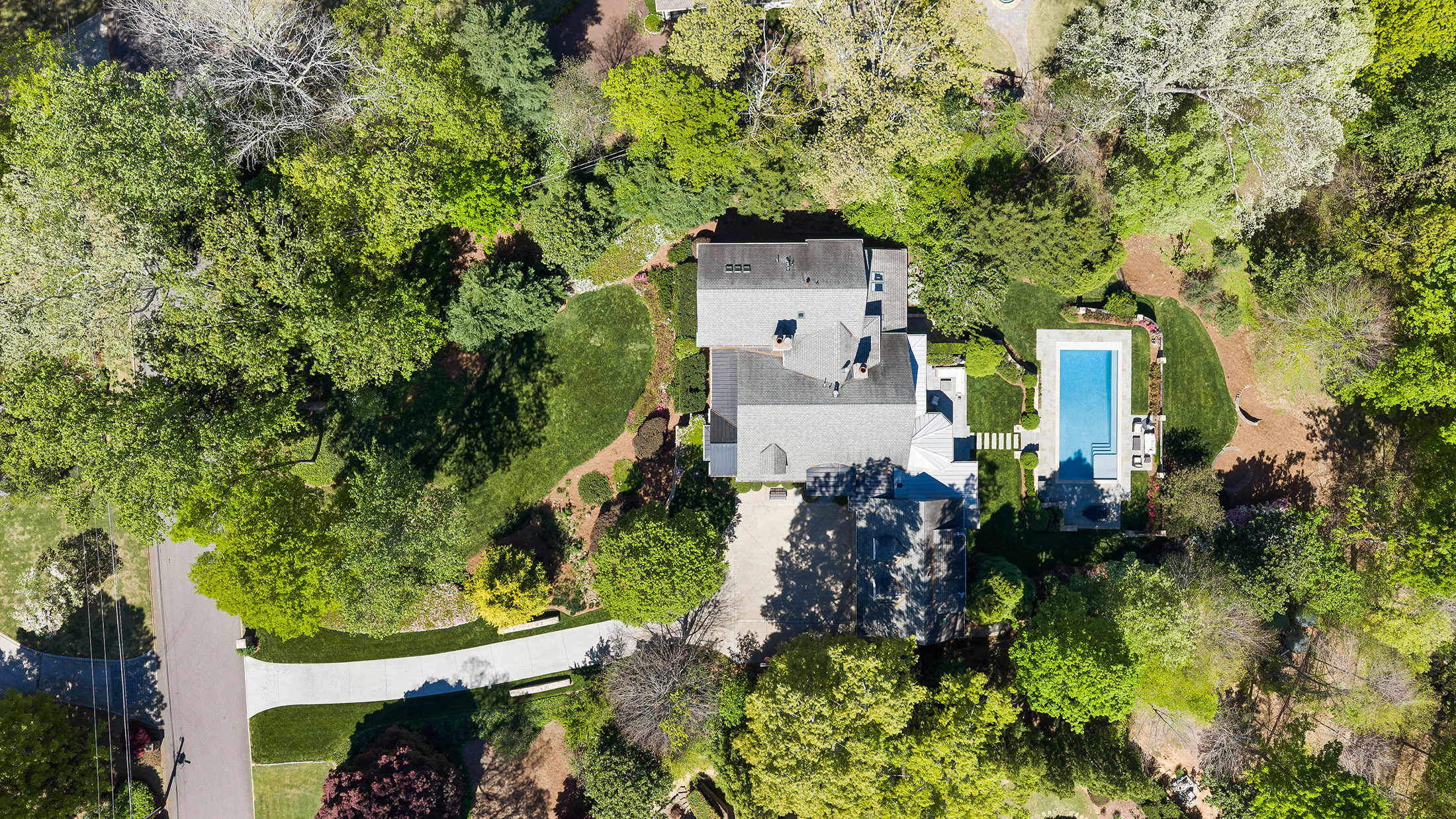  Stunning Estate with Pool Set on 1.3+/- Private Acres - 物件實景