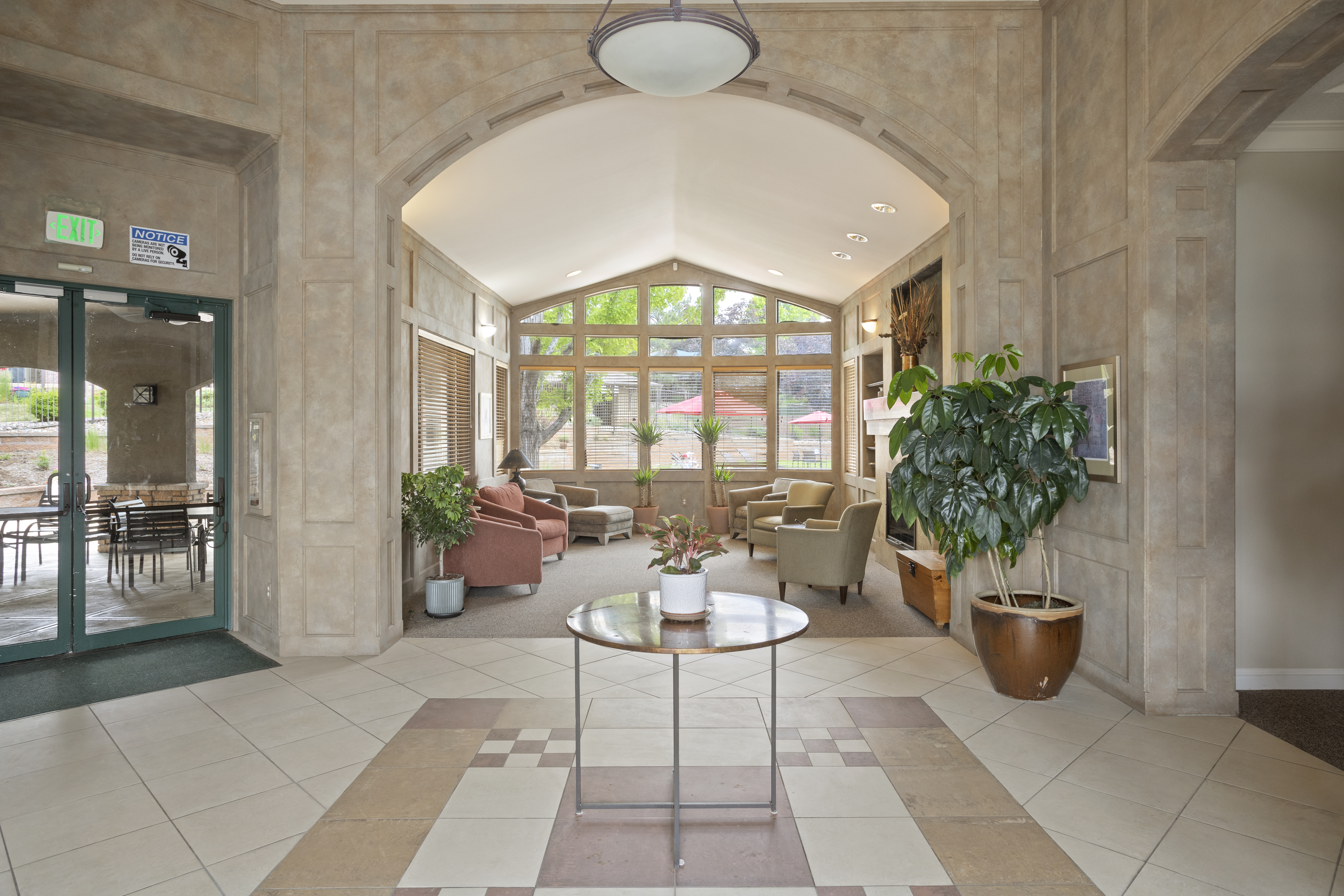  End Unit. 2-Car Garage. Resort Style Living. - 物件實景
