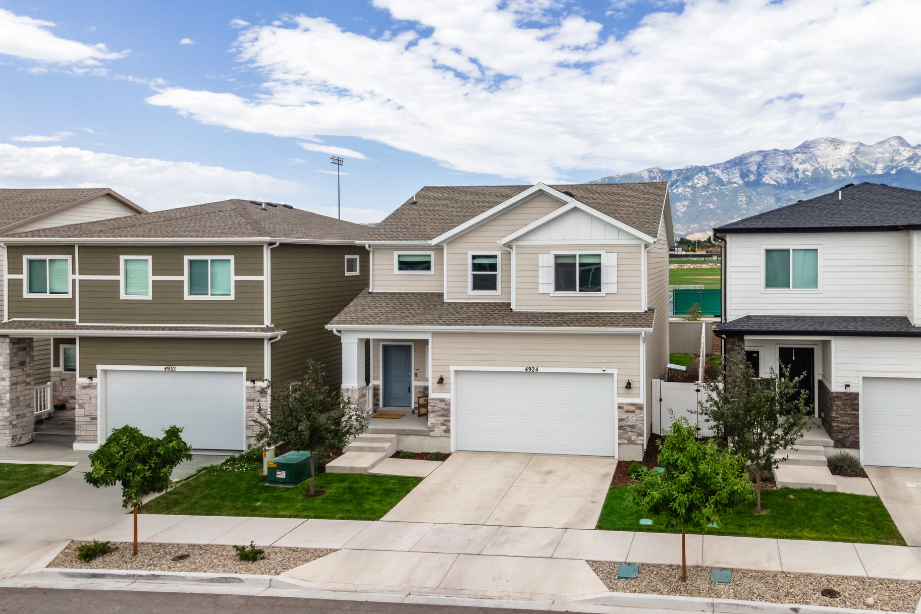  Modern 2023-Built Home with Protected Mountain Views, Walking Distance to School - 物件實景