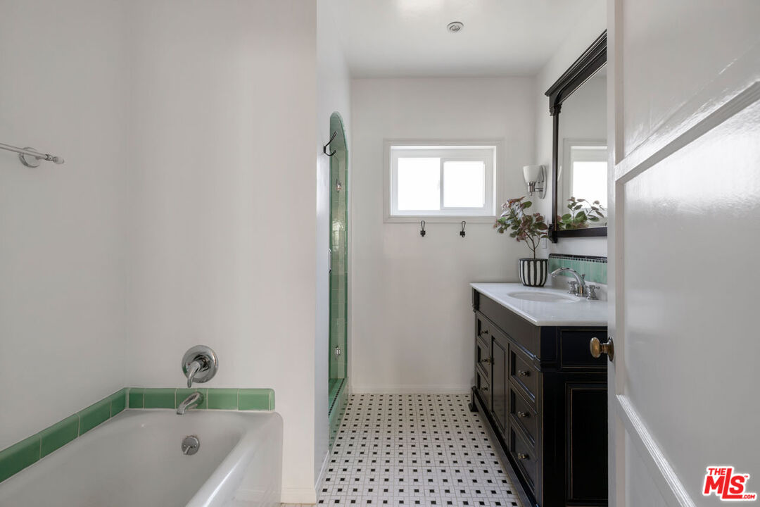 Los Angeles, California, 90027, United States, 4 Bedrooms Bedrooms, ,3 BathroomsBathrooms,Residential,For Sale,1989477