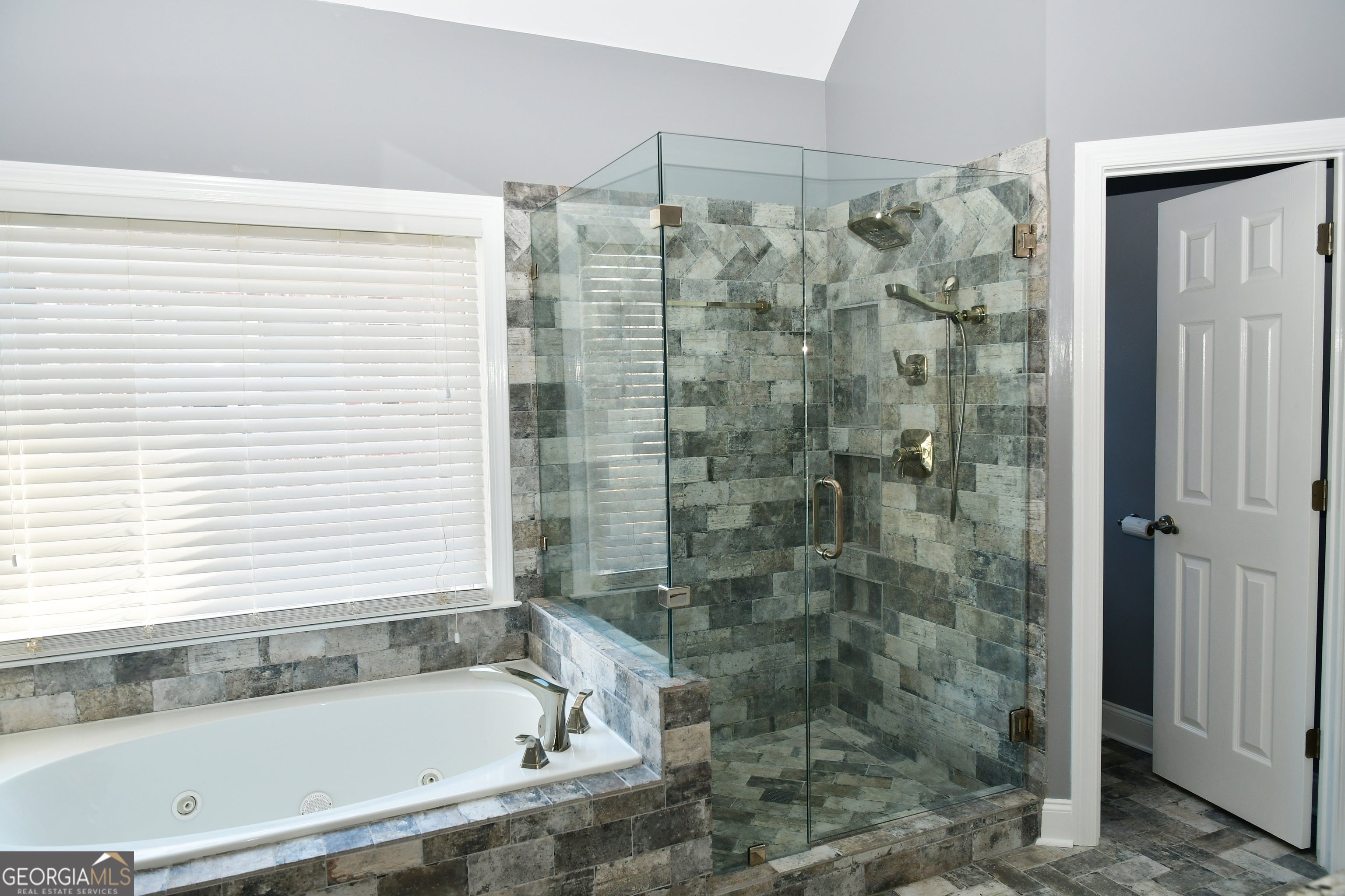 Hoschton, Georgia, 30548, United States, 5 Bedrooms Bedrooms, ,4 BathroomsBathrooms,Residential,For Sale,1992517