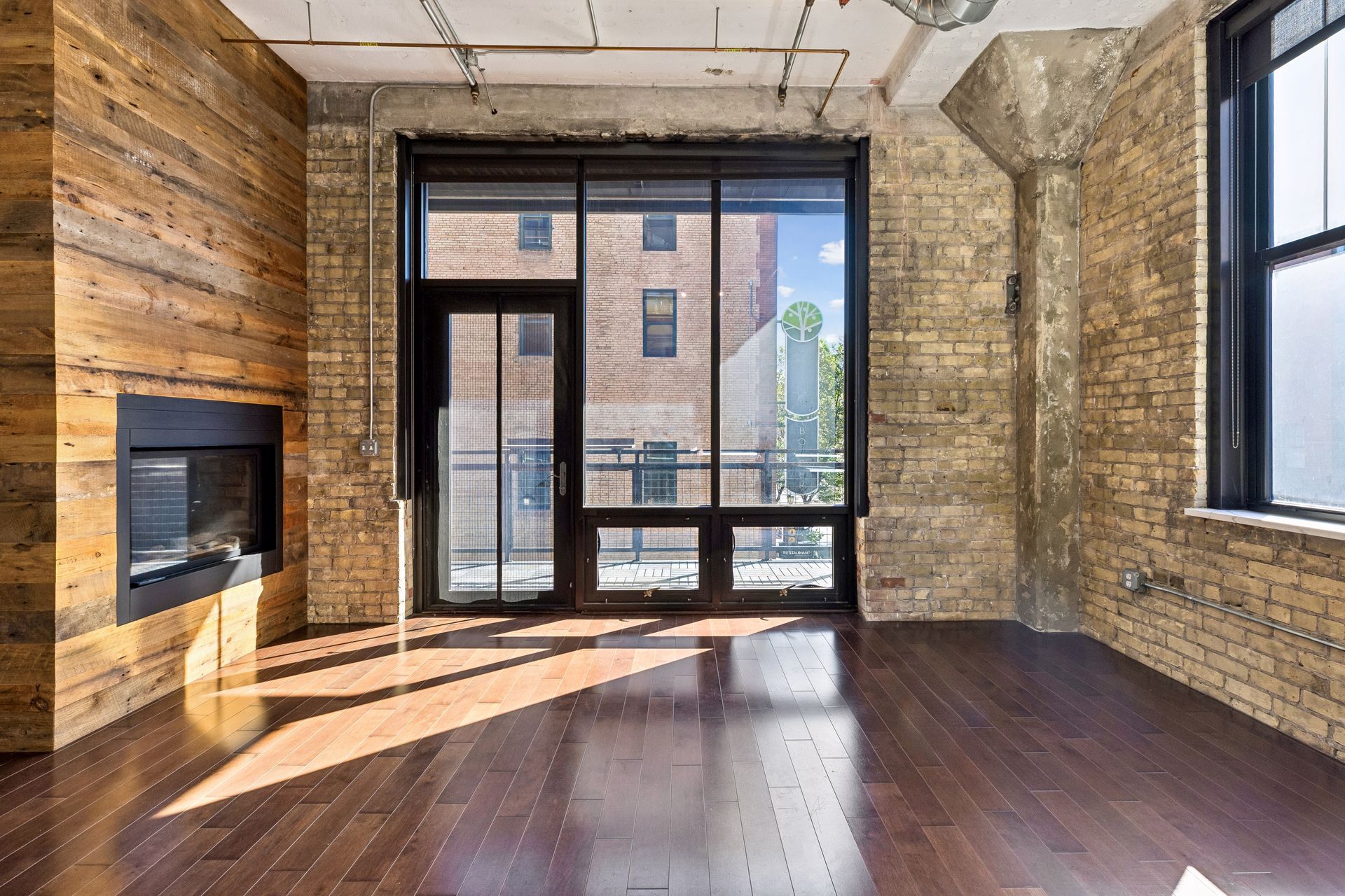  Iconic Corner Loft in Coveted North Loop - 物件實景