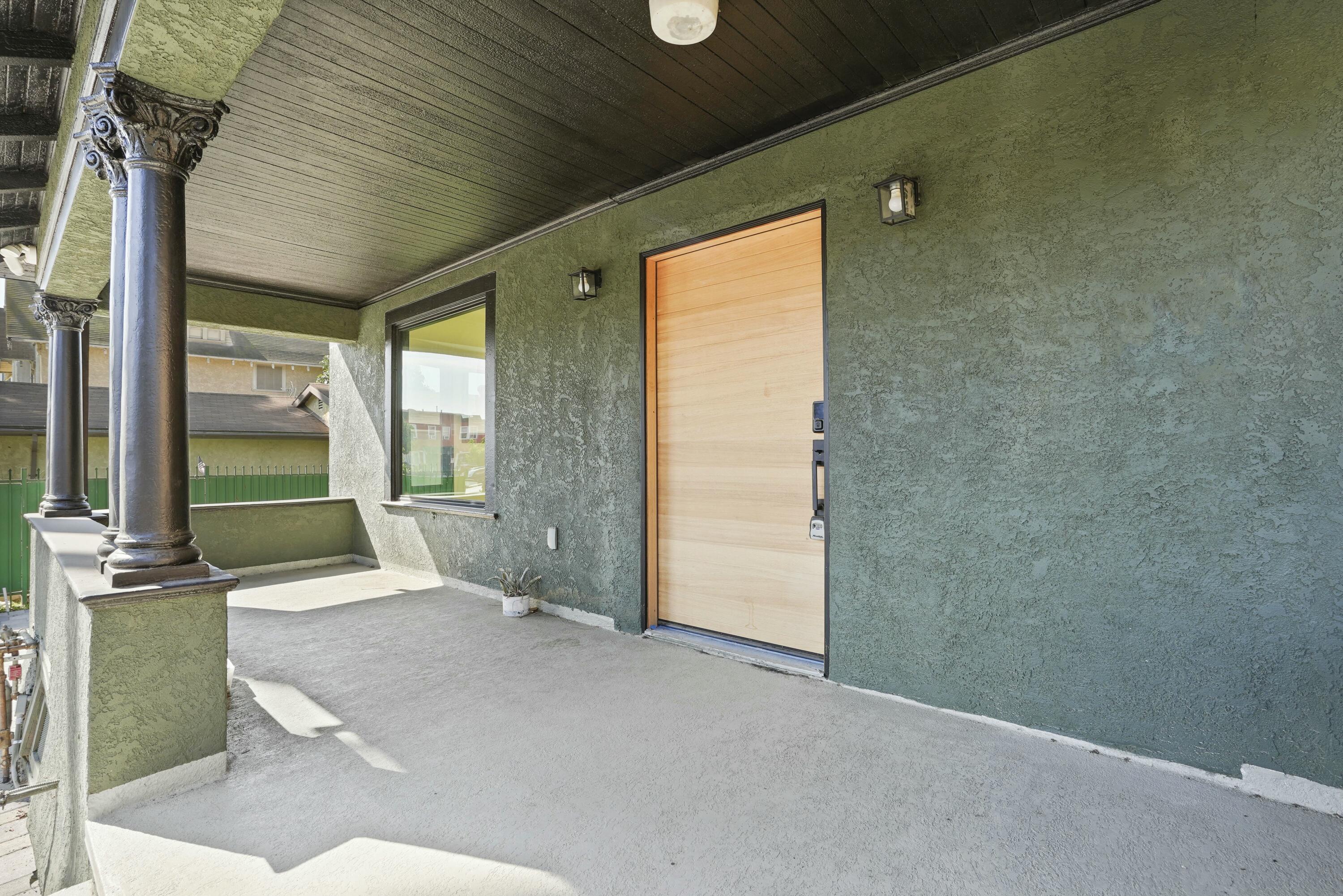 Los Angeles, California, 90007, United States, 5 Bedrooms Bedrooms, ,3 BathroomsBathrooms,Residential,For Sale,1860703