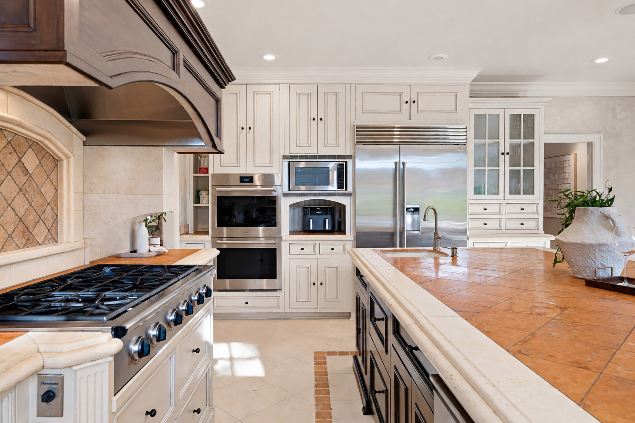  Remarkable Spanish-style Estate on 3.8+/- Private Acres - 物件實景