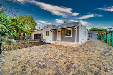 Los Angeles, California, 90003, United States, 5 Bedrooms Bedrooms, ,Residential,For Sale,1879445