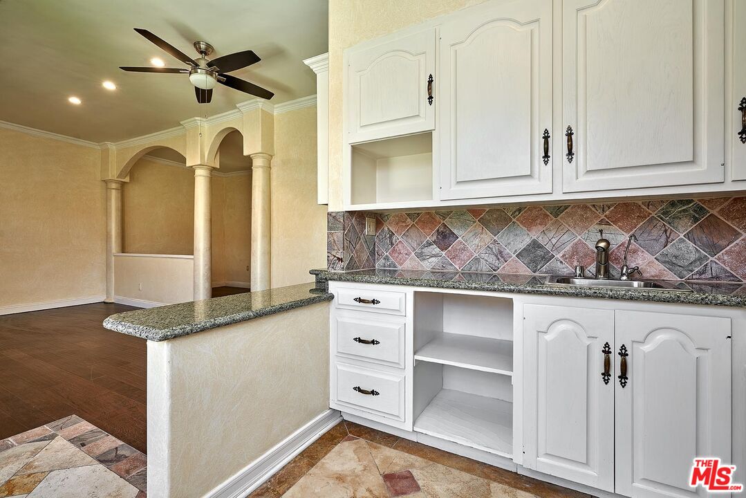 Los Angeles, California, 90004, United States, 4 Bedrooms Bedrooms, ,3 BathroomsBathrooms,Residential,For Sale,1876401