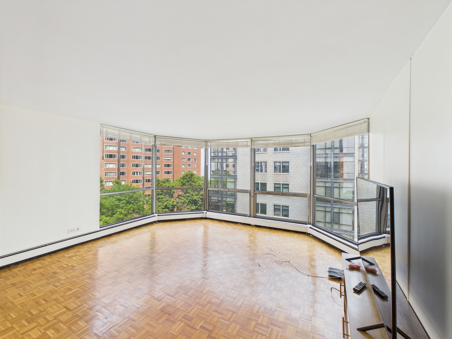 Chicago, Illinois, 60610, United States, 3 Bedrooms Bedrooms, ,2 BathroomsBathrooms,Residential,For Sale,1939067