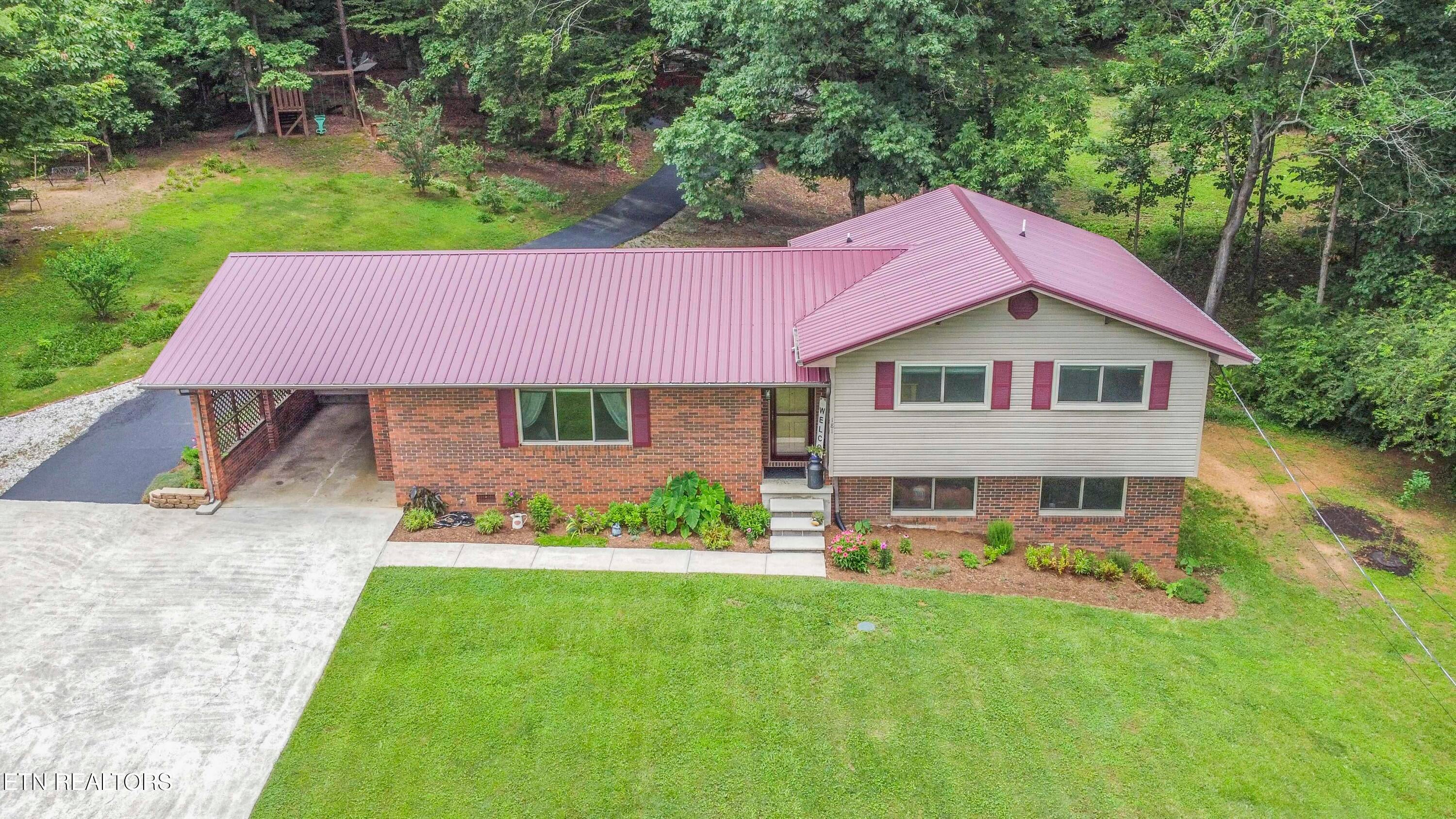 Kingston, Tennessee, 37763, United States, 3 Bedrooms Bedrooms, ,2 BathroomsBathrooms,Residential,For Sale,1882292