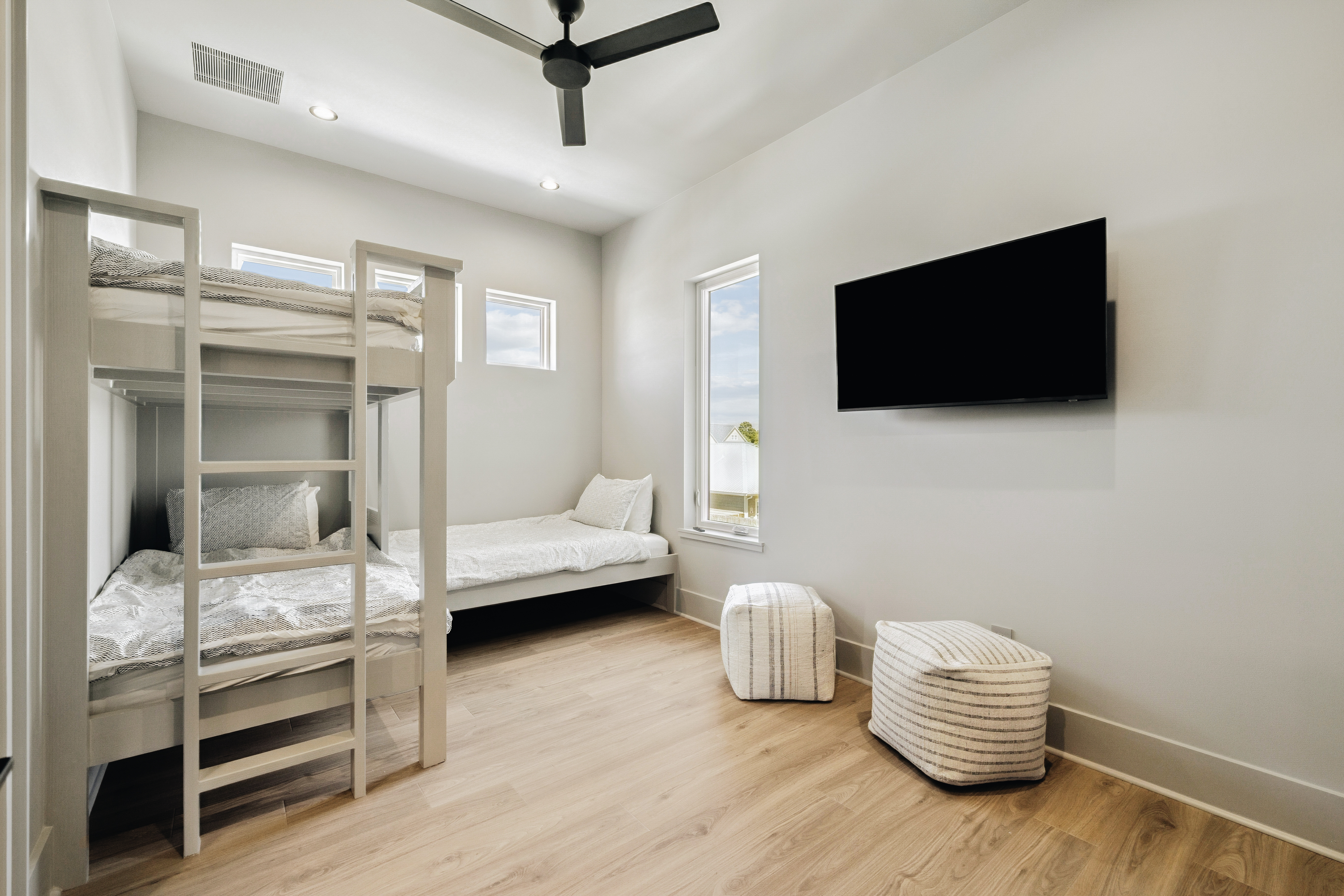  New Construction With Outdoor Oasis A Short Stroll To The Beach - 物件實景