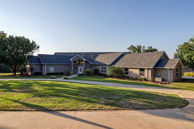 Eufaula, Oklahoma, 74432, United States, 3 Bedrooms Bedrooms, ,4 BathroomsBathrooms,Residential,For Sale,1976546