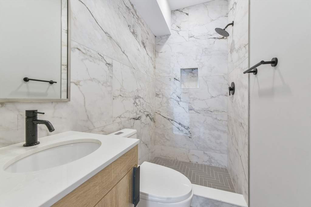Boston, Massachusetts, 02128, United States, 2 Bedrooms Bedrooms, ,2 BathroomsBathrooms,Residential,For Sale,1871020