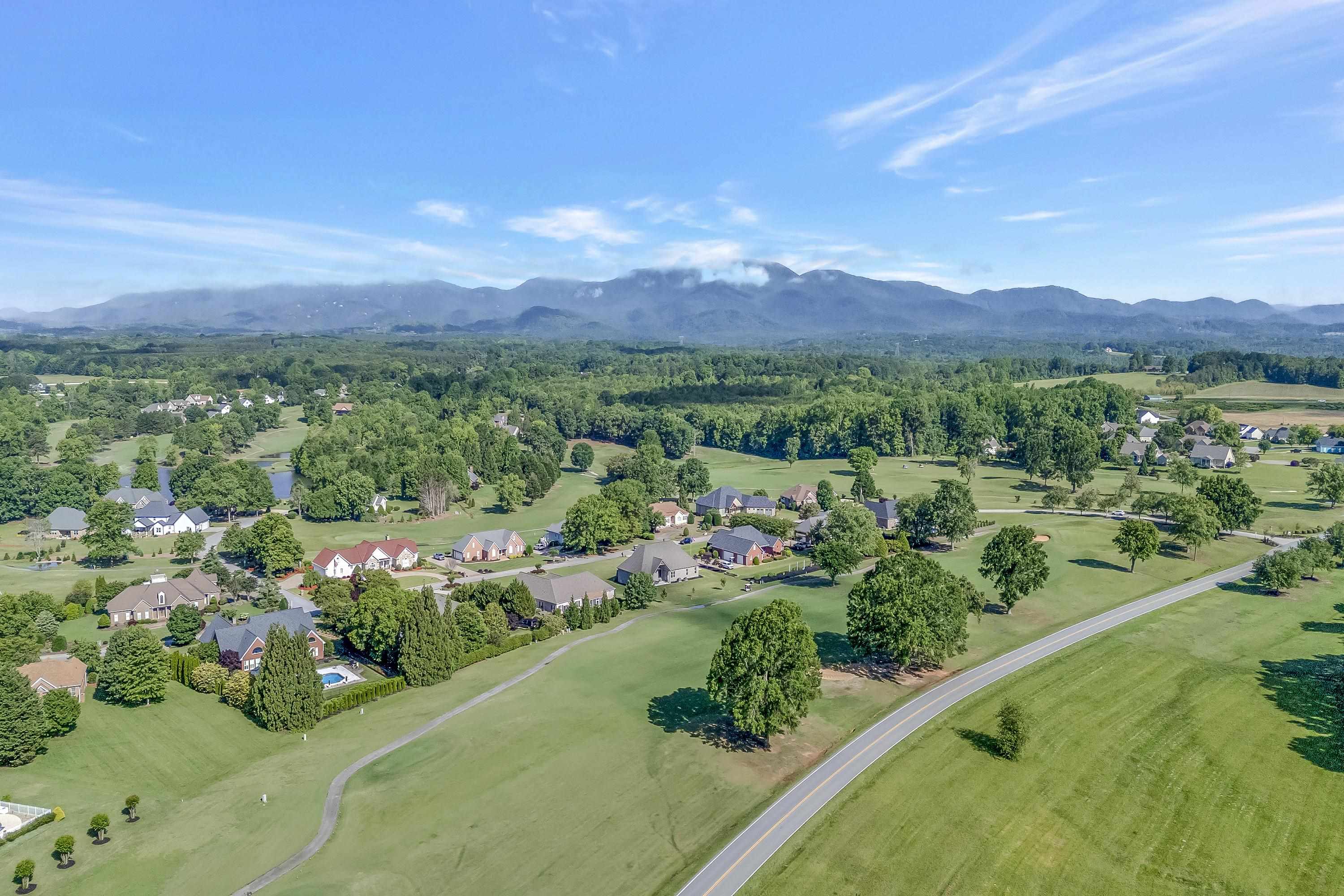 Campobello, South Carolina, 29322, United States, 4 Bedrooms Bedrooms, ,5 BathroomsBathrooms,Residential,For Sale,1828084