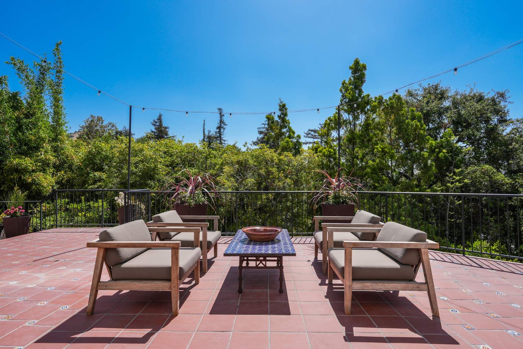  2216 East Live Oak Drive - 物件實景