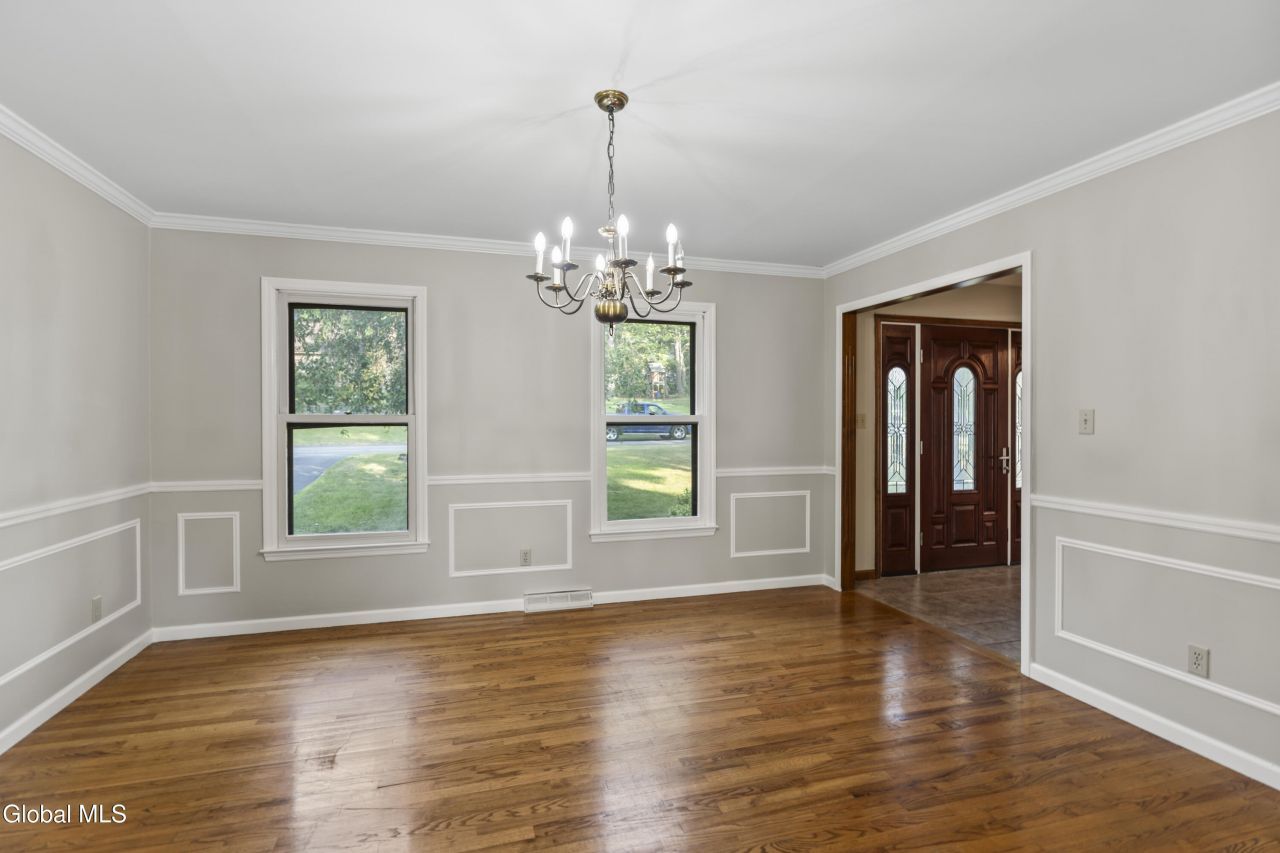 Niskayuna, New York, 12309, United States, 6 Bedrooms Bedrooms, ,4 BathroomsBathrooms,Residential,For Sale,1906999
