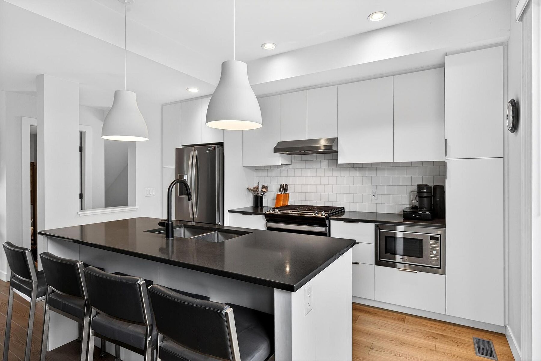  Modern Elegance in Glenmore - 物件實景