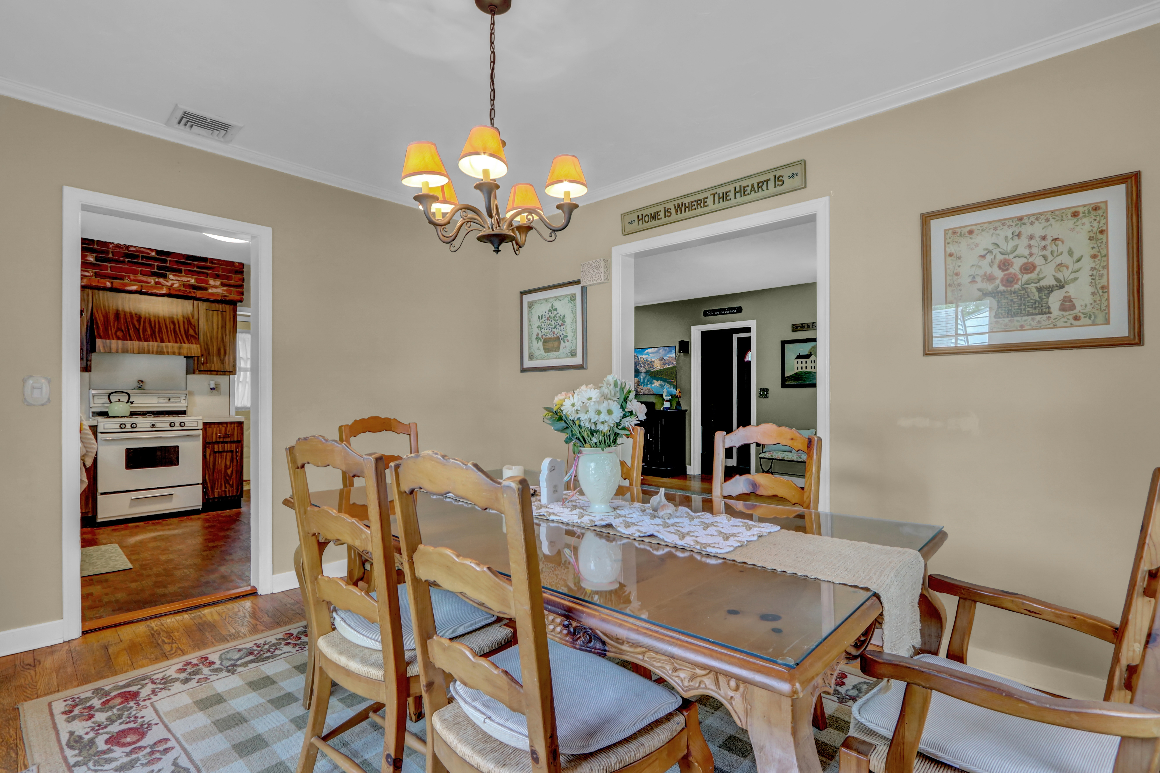 Babylon, New York, 11702, United States, 3 Bedrooms Bedrooms, ,2 BathroomsBathrooms,Residential,For Sale,1861866