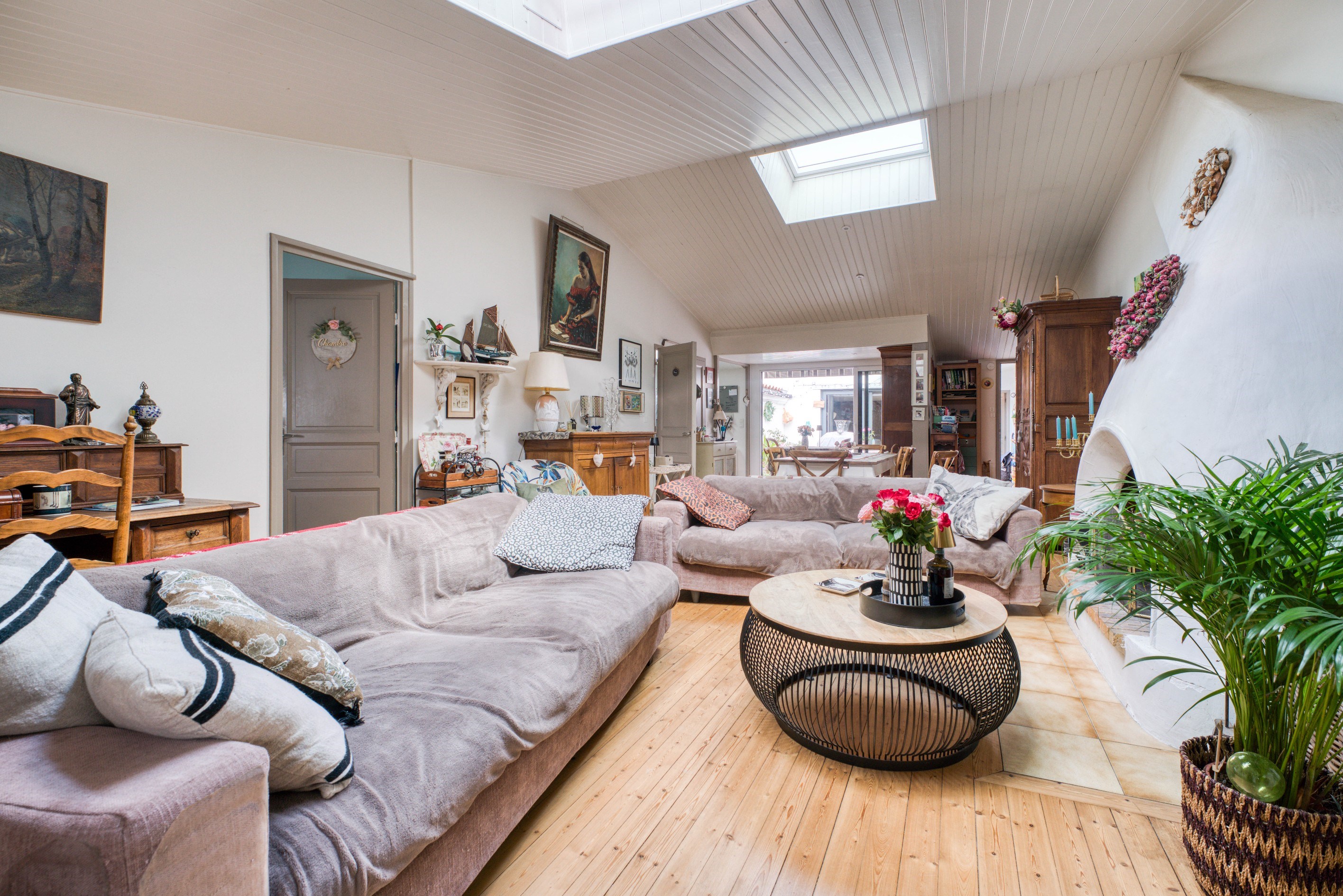  Character Apartment of 160 sqm with Private Patio and Rooftop Views - 物件實景