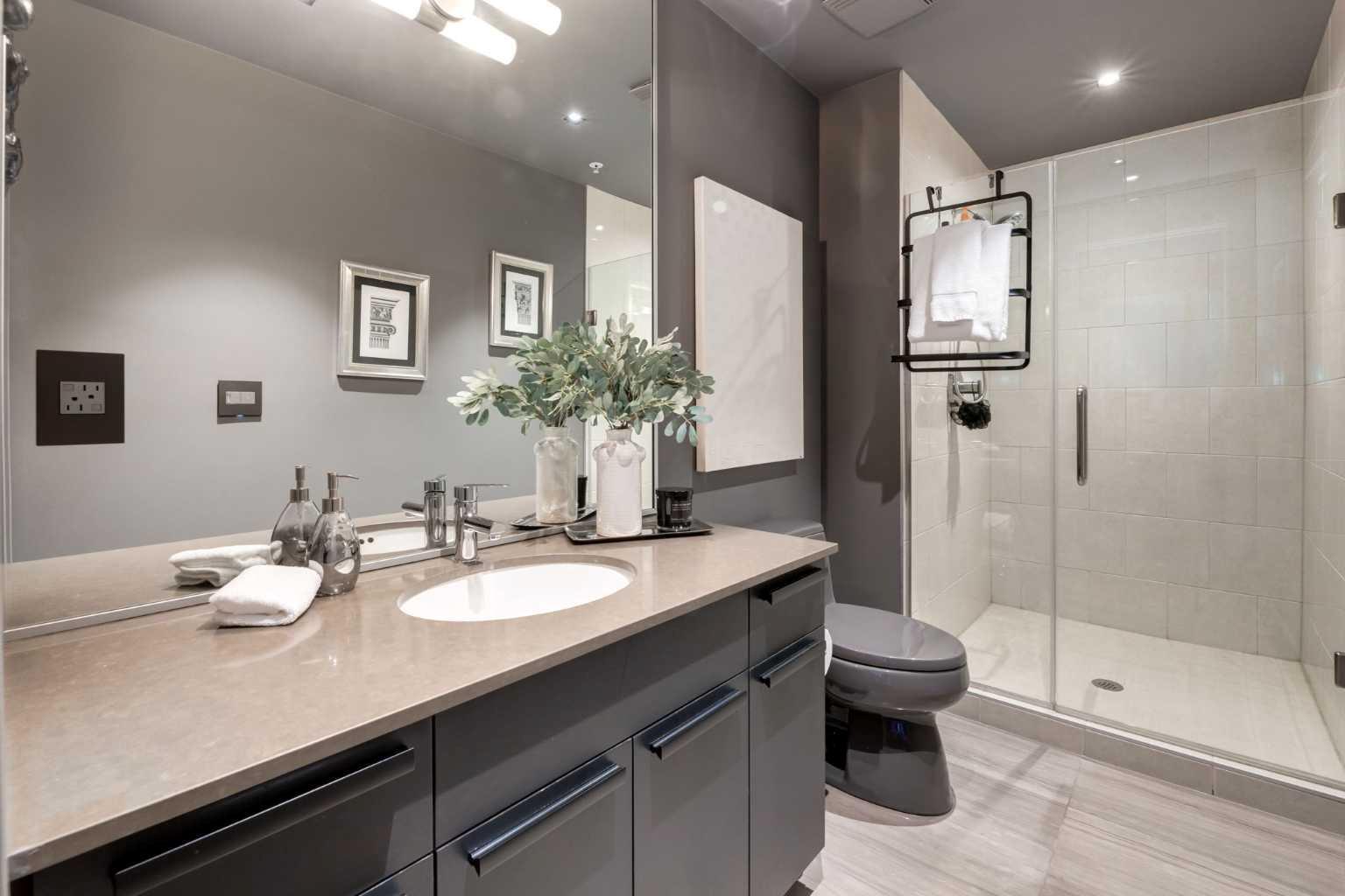 CALGARY, Alberta, T2G 0C7, CA, 2 Bedrooms Bedrooms, ,3 BathroomsBathrooms,Residential,For Sale,1837993