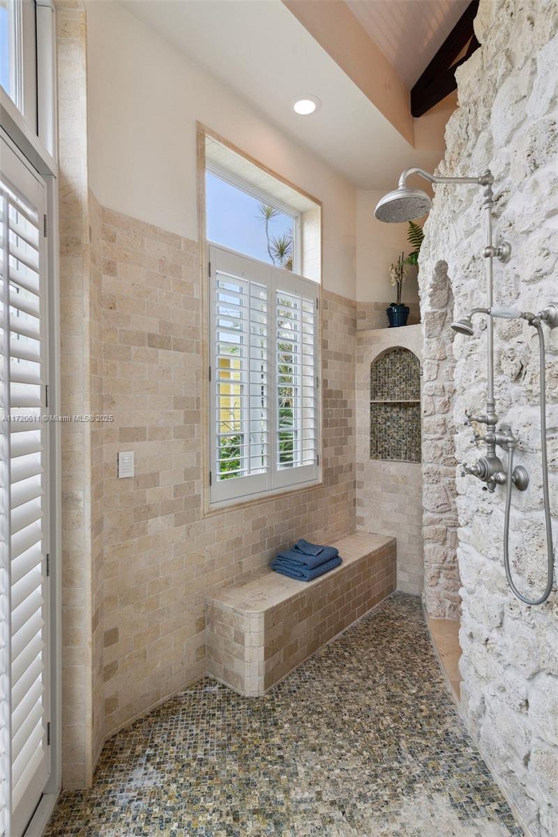 Marathon, Florida, 33050, United States, 5 Bedrooms Bedrooms, ,9 BathroomsBathrooms,Residential,For Sale,1933617