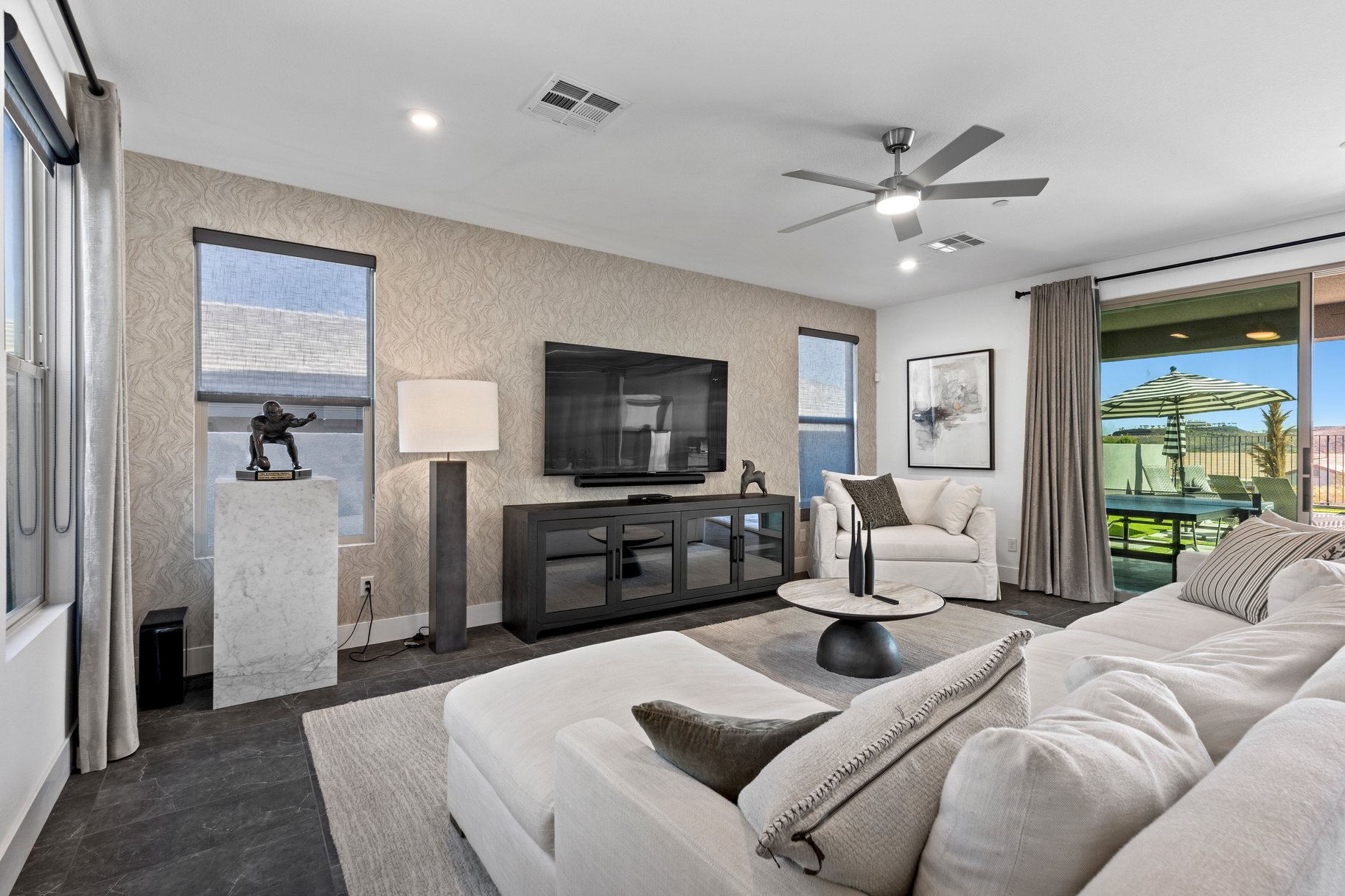  Mountainside Henderson Retreat with Strip Views & Resort-Style Backyard - 物件實景