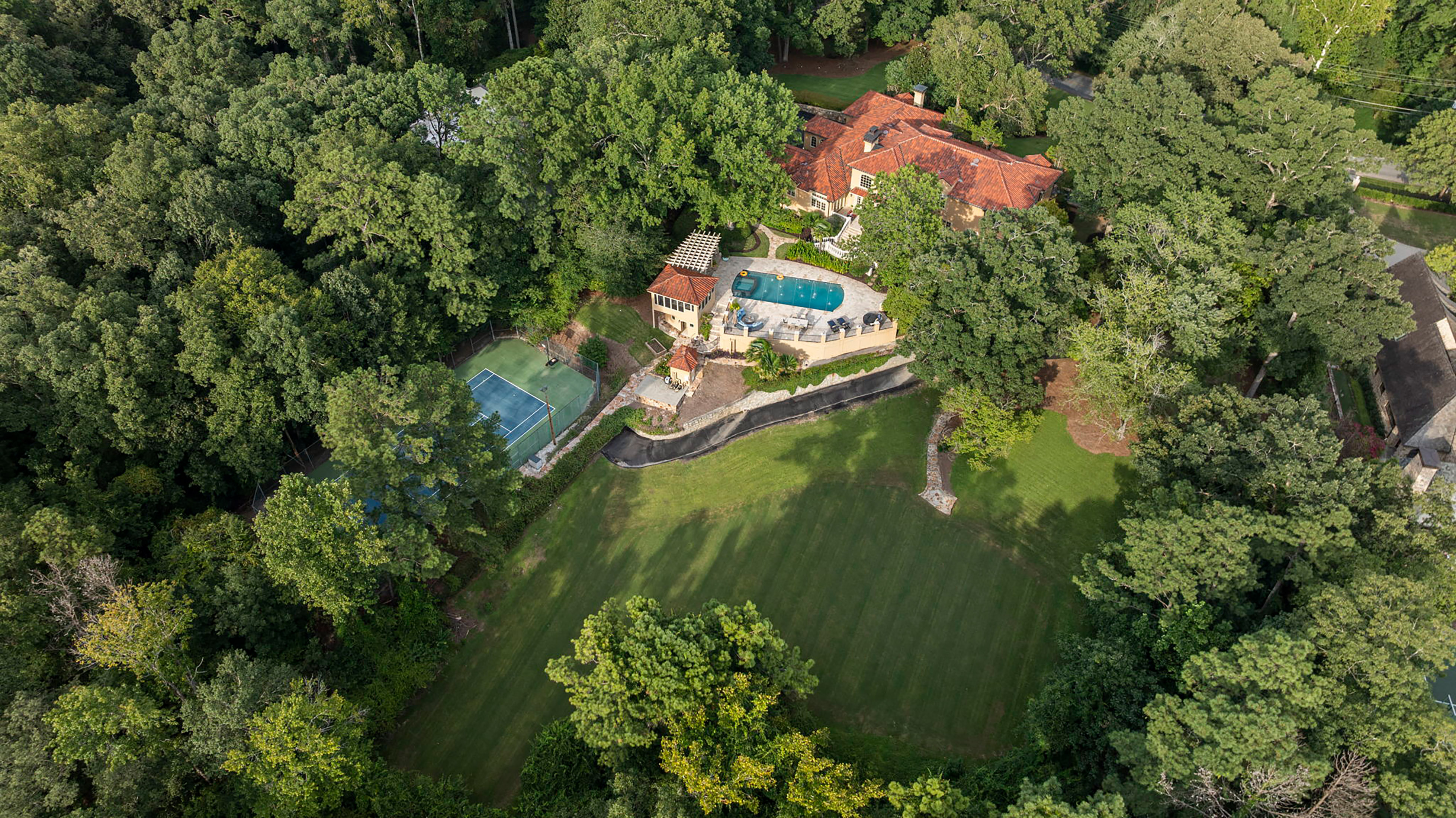  Remarkable Spanish-style Estate on 3.8+/- Private Acres - 物件實景