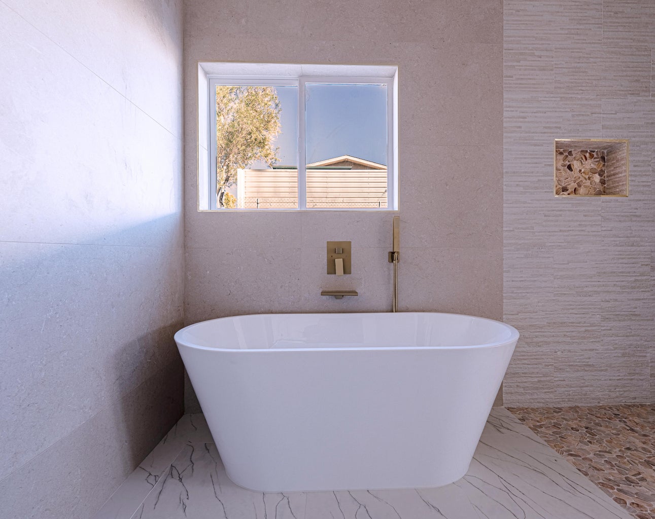 Desert Hot Springs, California, 92240, United States, 3 Bedrooms Bedrooms, ,3 BathroomsBathrooms,Residential,For Sale,2006108