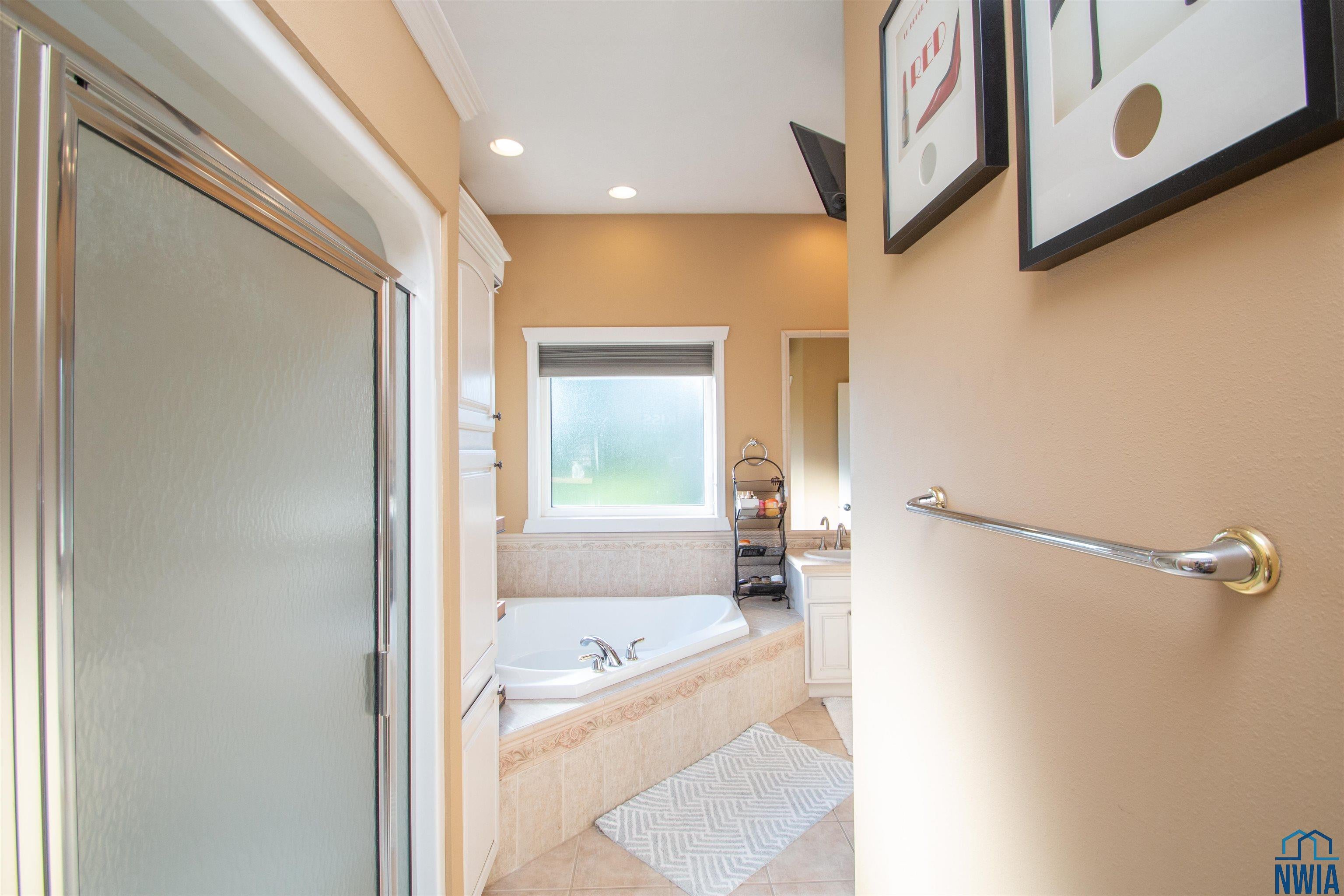 Sioux City, Iowa, 51106, United States, 5 Bedrooms Bedrooms, ,7 BathroomsBathrooms,Residential,For Sale,1976174