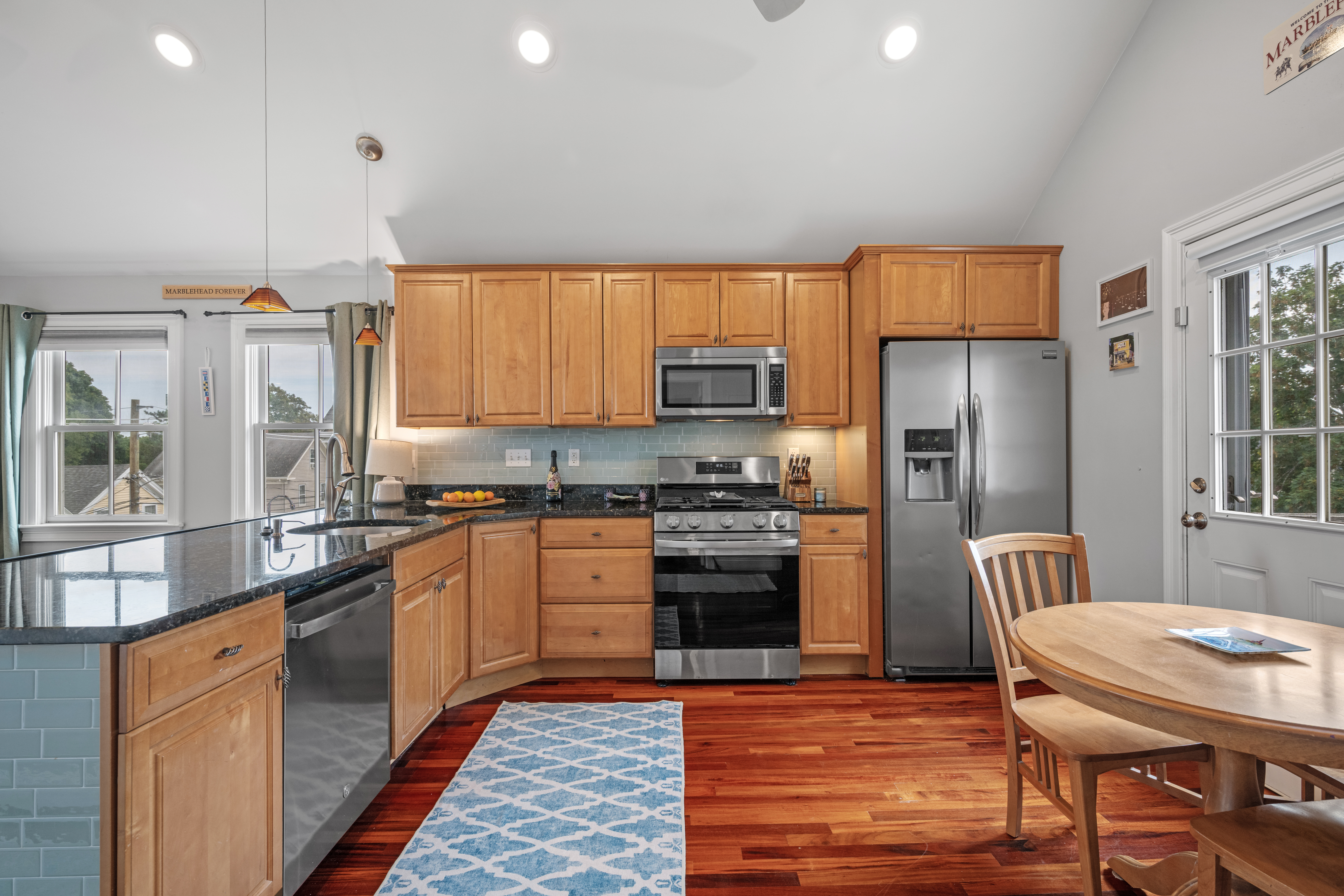  26 Village Street Unit 3, Marblehead, MA, 01945 - 物件實景