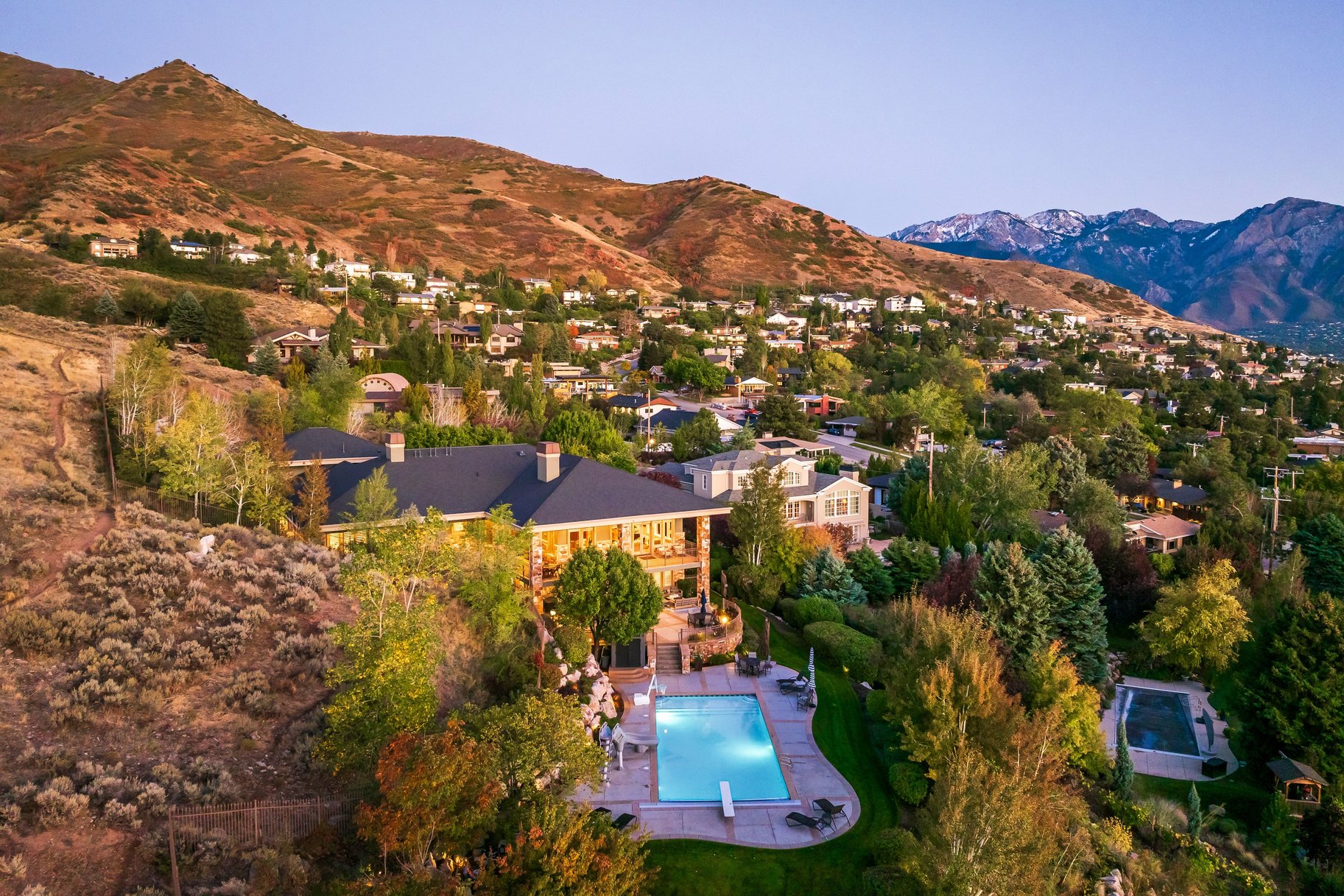  Timeless East Bench Craftsman Estate with Gated Entry, Expansive Light and Views - 物件實景