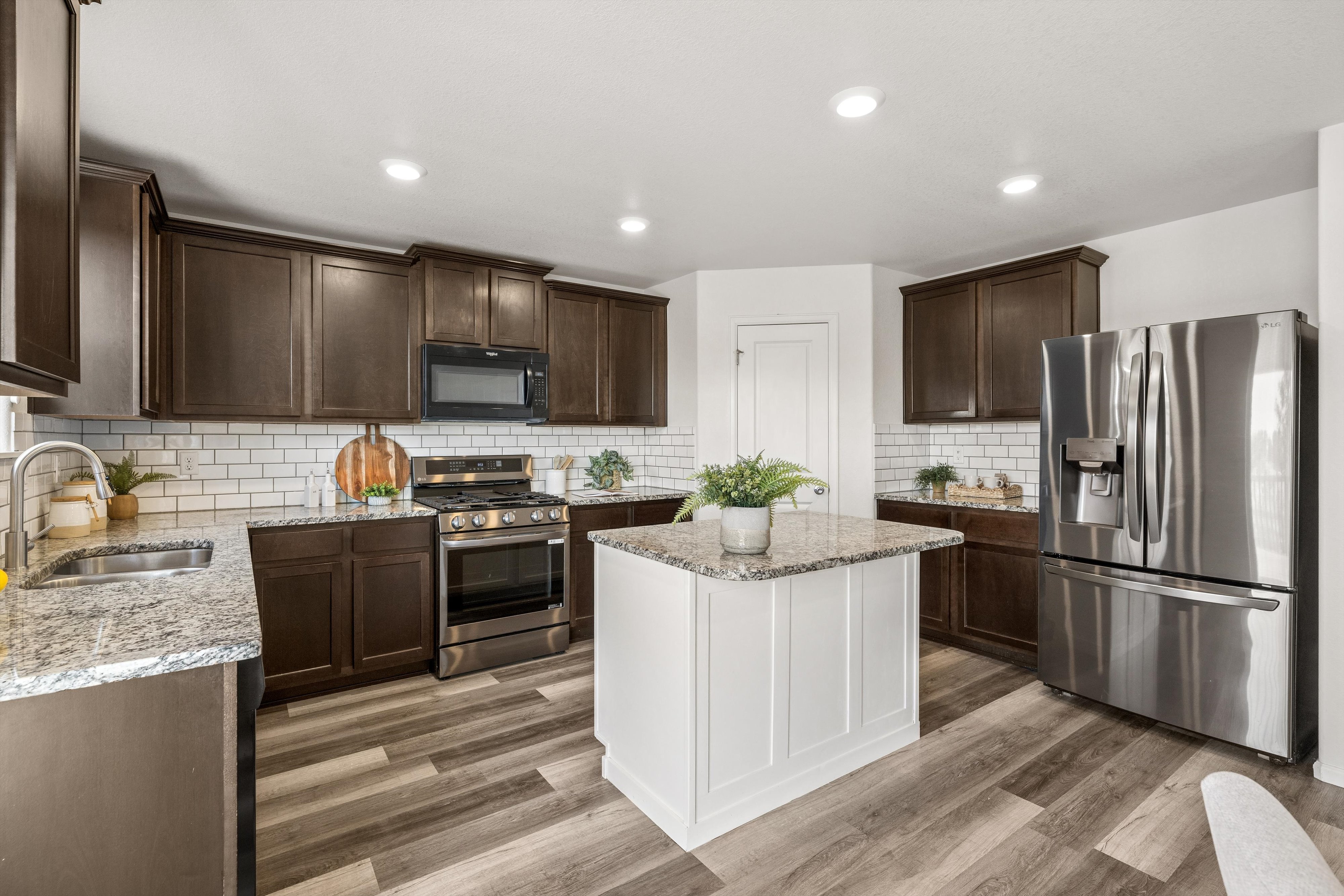  Move-In Ready, with Thoughtful and Unique Design Features - 物件實景