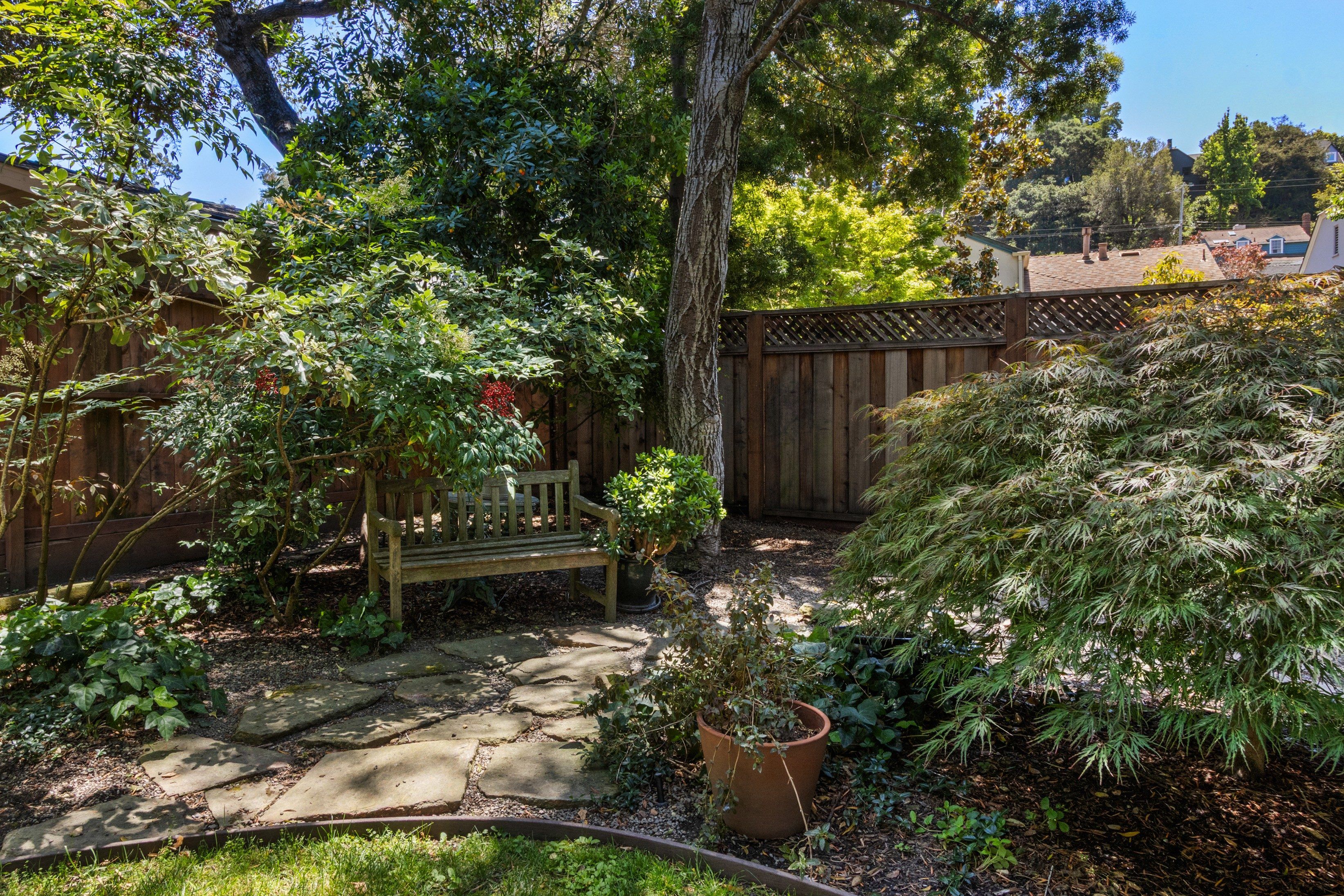  Crocker Highlands Classic with Modern Touches and Backyard Retreat - 物件實景