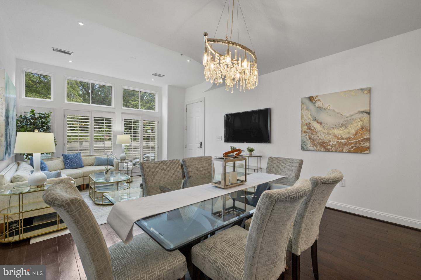 Washington, District of Columbia, 20009, United States, 2 Bedrooms Bedrooms, ,3 BathroomsBathrooms,Residential,For Sale,1950810