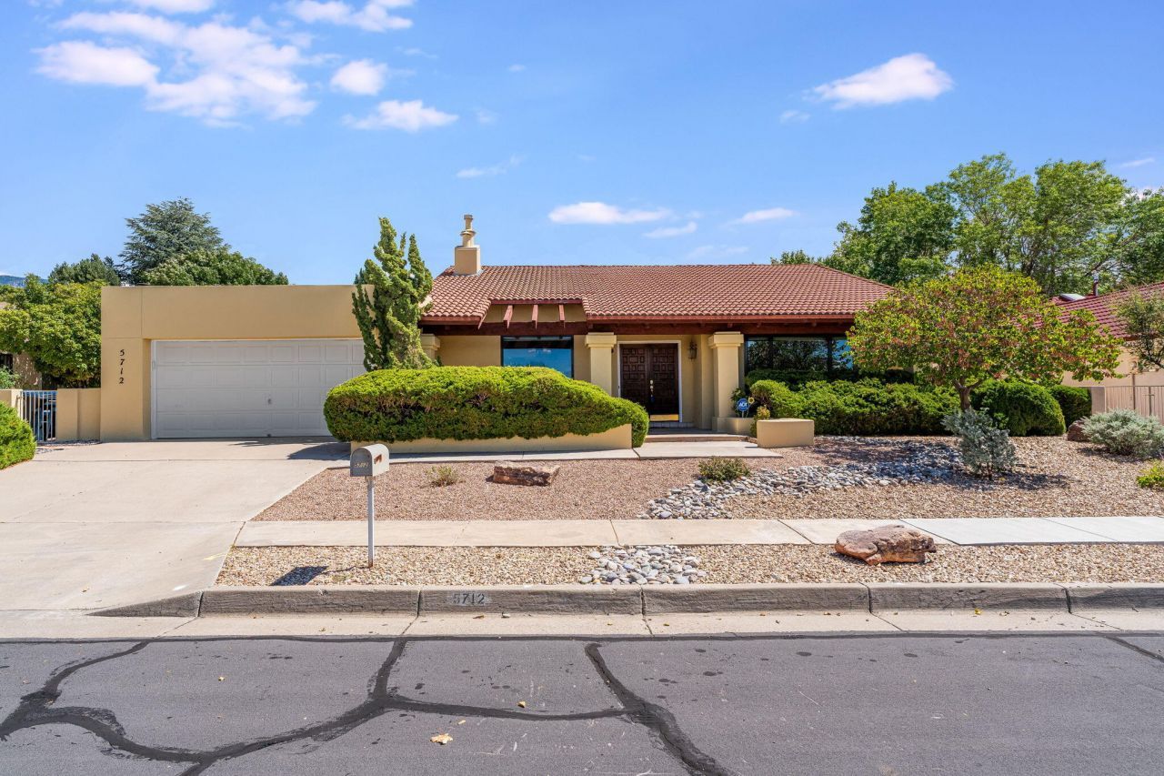 Albuquerque, New Mexico, 87111, United States, 4 Bedrooms Bedrooms, ,3 BathroomsBathrooms,Residential,For Sale,1947395