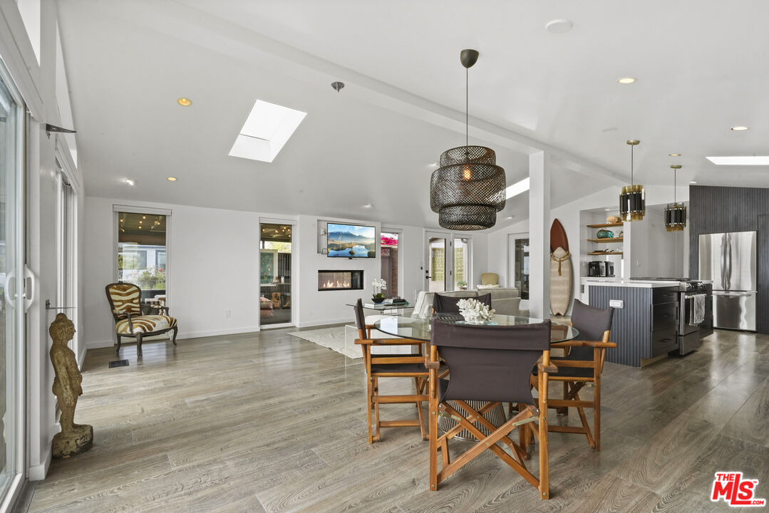 Malibu, California, 90265, United States, 3 Bedrooms Bedrooms, ,2 BathroomsBathrooms,Residential,For Sale,1874466