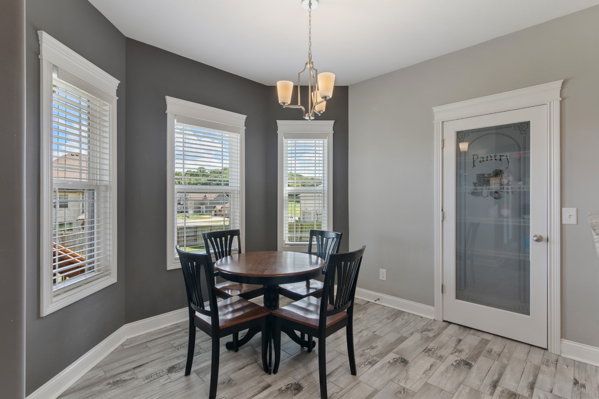 Clarksville, Tennessee, 37043, United States, 5 Bedrooms Bedrooms, ,4 BathroomsBathrooms,Residential,For Sale,1975936