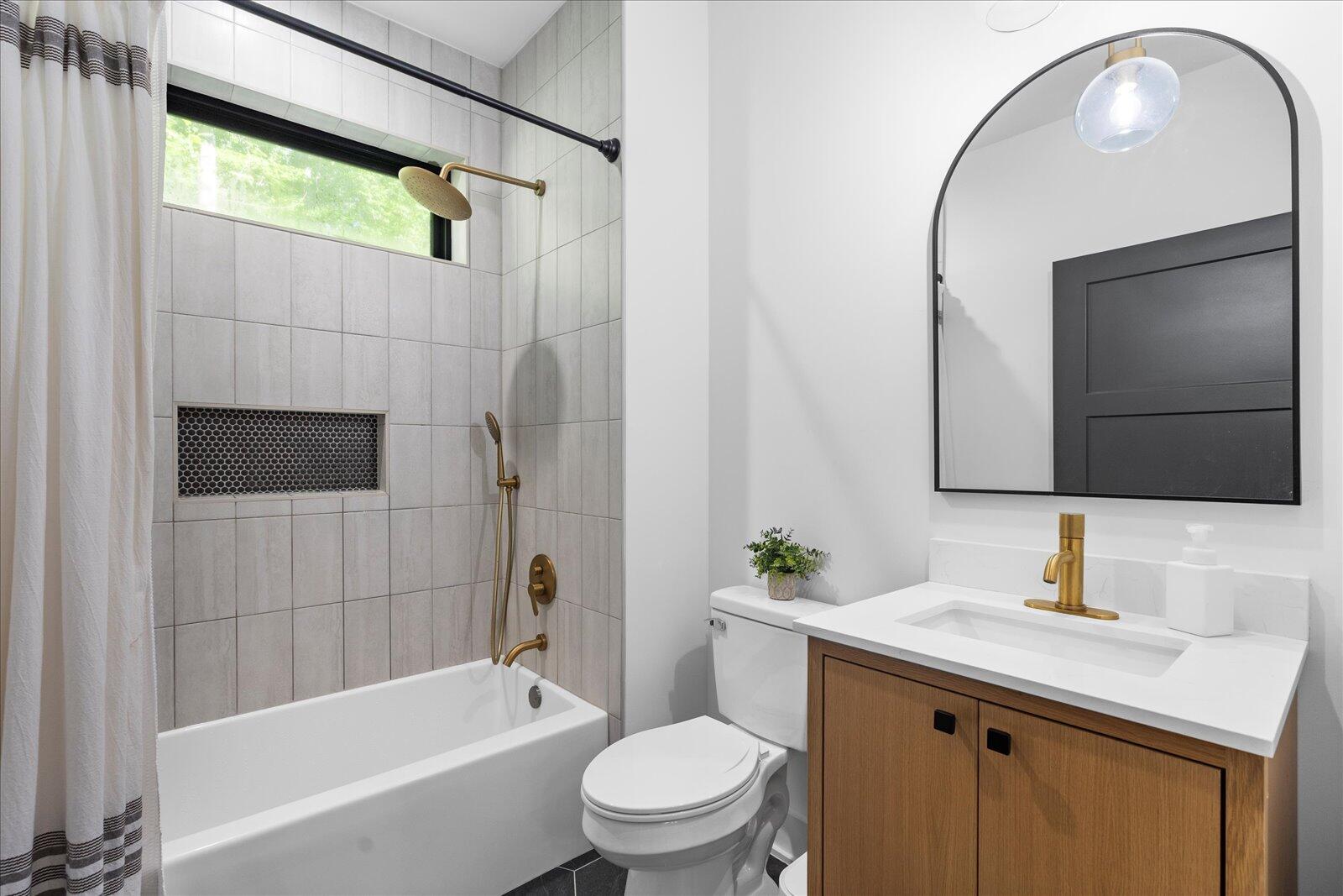 Whitwell, Tennessee, 37397, United States, 3 Bedrooms Bedrooms, ,3 BathroomsBathrooms,Residential,For Sale,1980054