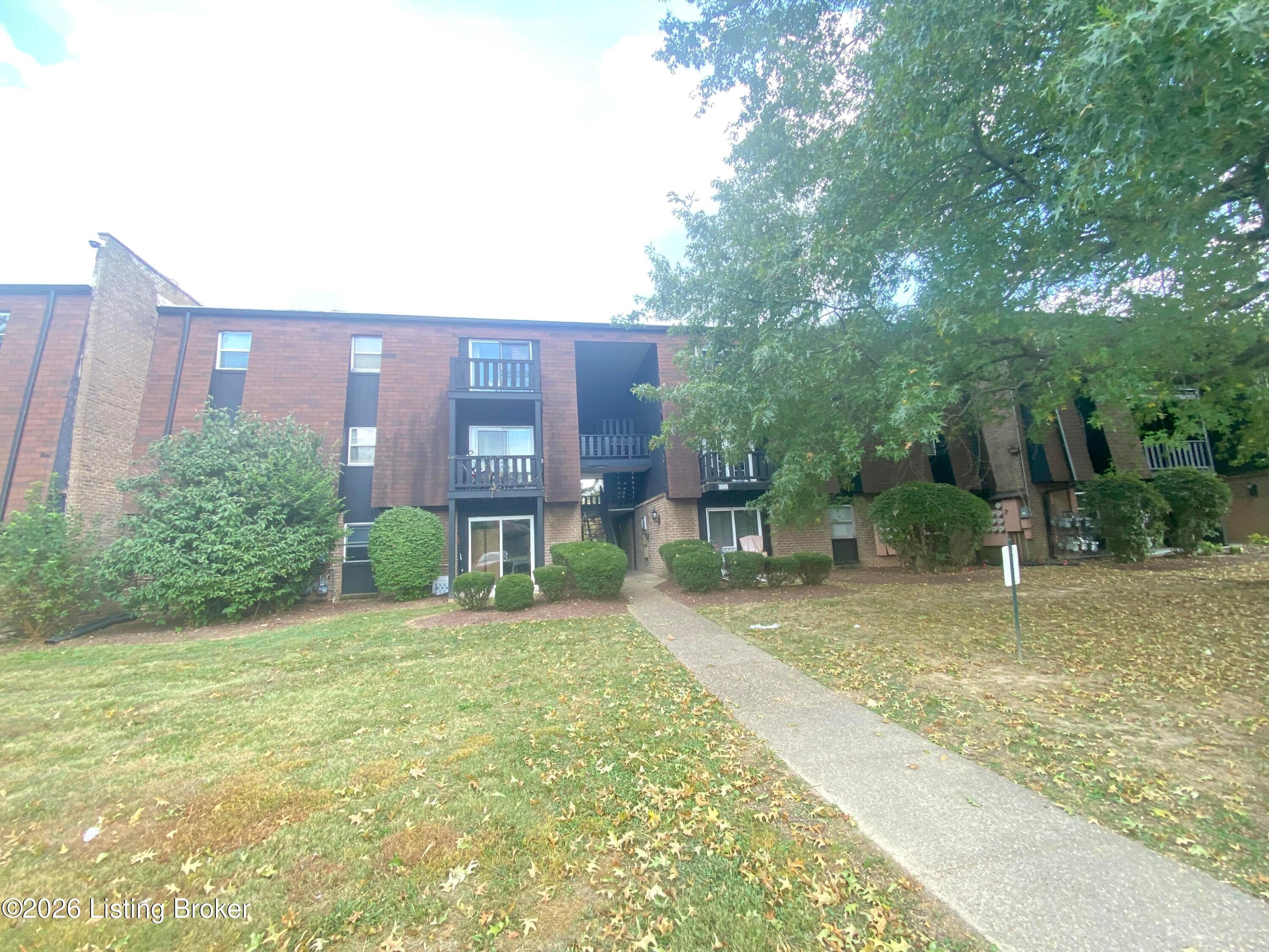 Lodge Ln, Louisville, KY 40218 #1
