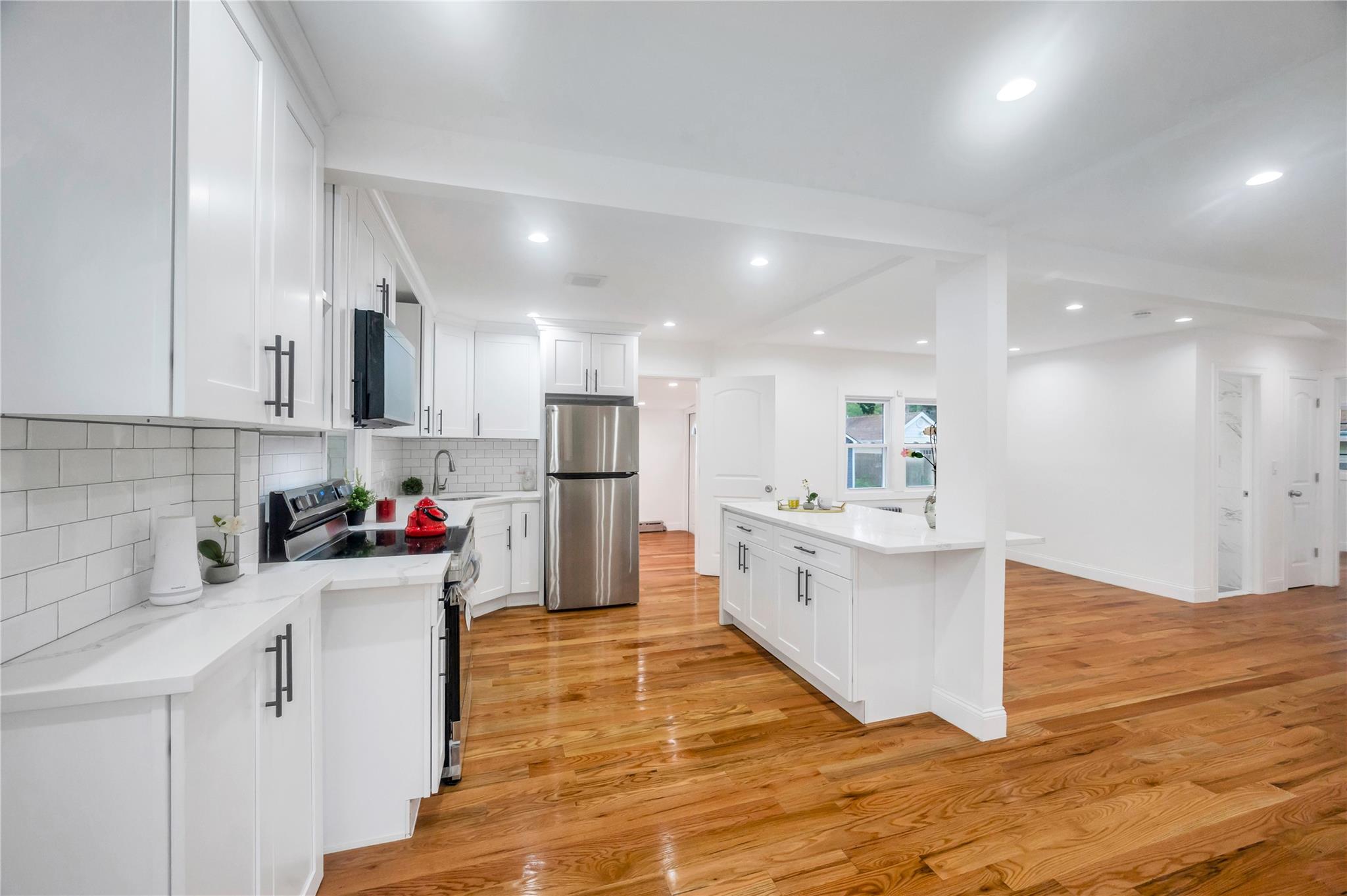 Shirley, New York, 11967, United States, 5 Bedrooms Bedrooms, ,2 BathroomsBathrooms,Residential,For Sale,1965339