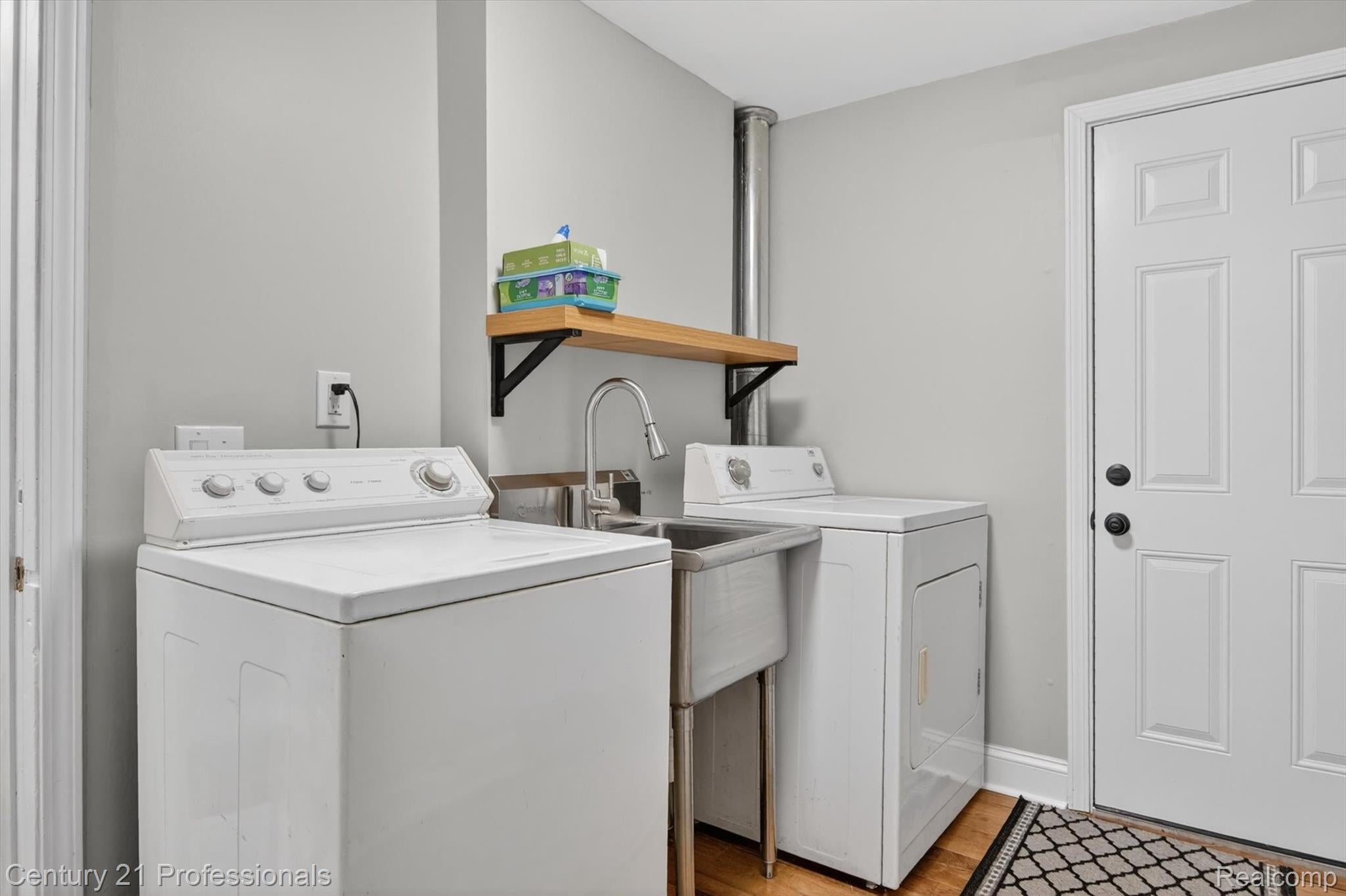 AnnArbor, Michigan, 48103, United States, 3 Bedrooms Bedrooms, ,2 BathroomsBathrooms,Residential,For Sale,2038330