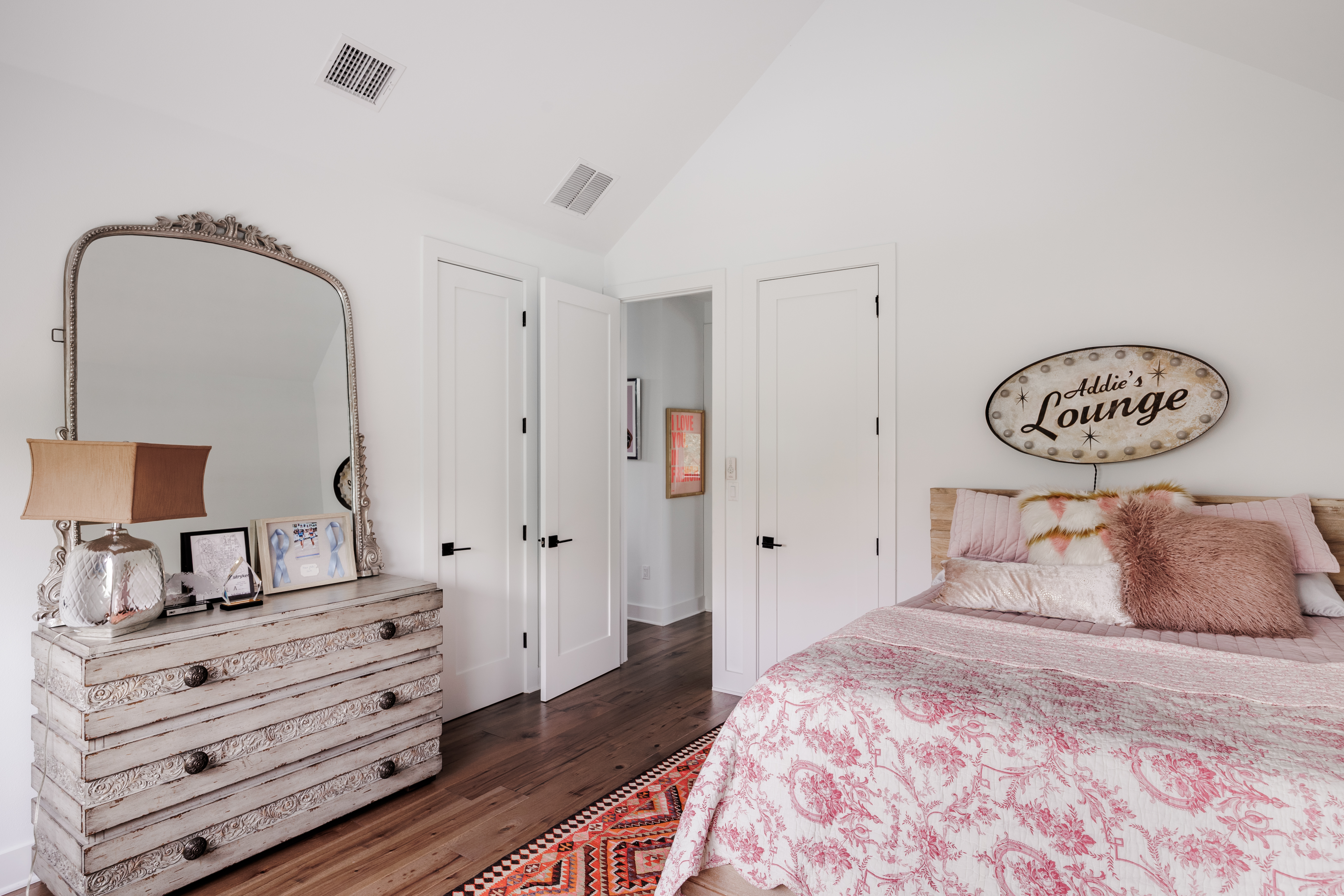  Sophisticated Barton Hills Home Balancing Lively Entertaining with Quiet Retreat - 物件實景