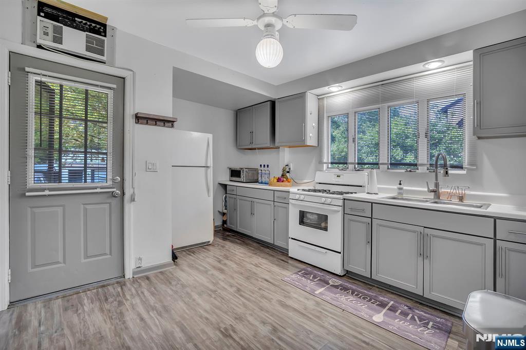Allendale, New Jersey, 07401, United States, 2 Bedrooms Bedrooms, ,2 BathroomsBathrooms,Residential,For Sale,1829462