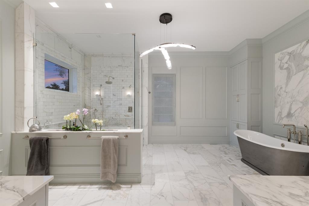Longboat Key, Florida, 34228, United States, 5 Bedrooms Bedrooms, ,4 BathroomsBathrooms,Residential,For Sale,1785002