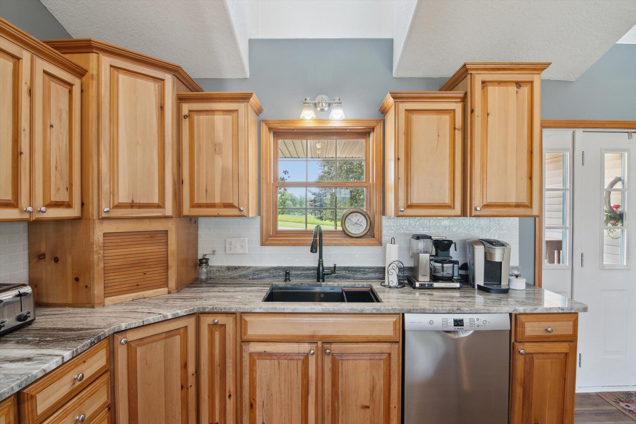 Hillsdale, Michigan, 49242, United States, 6 Bedrooms Bedrooms, ,4 BathroomsBathrooms,Residential,For Sale,1974672